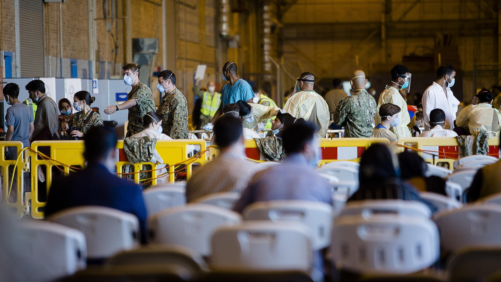 Imágenes de la llegada a Rota de refugiados afganos