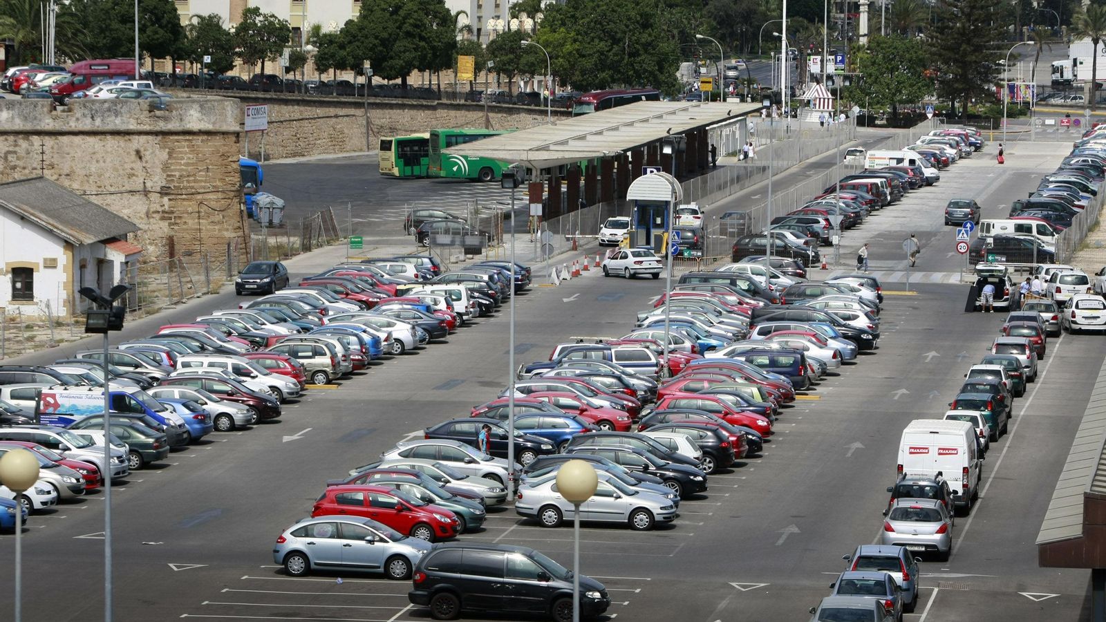 El aparcamiento en precario se convertirá en un parque público.