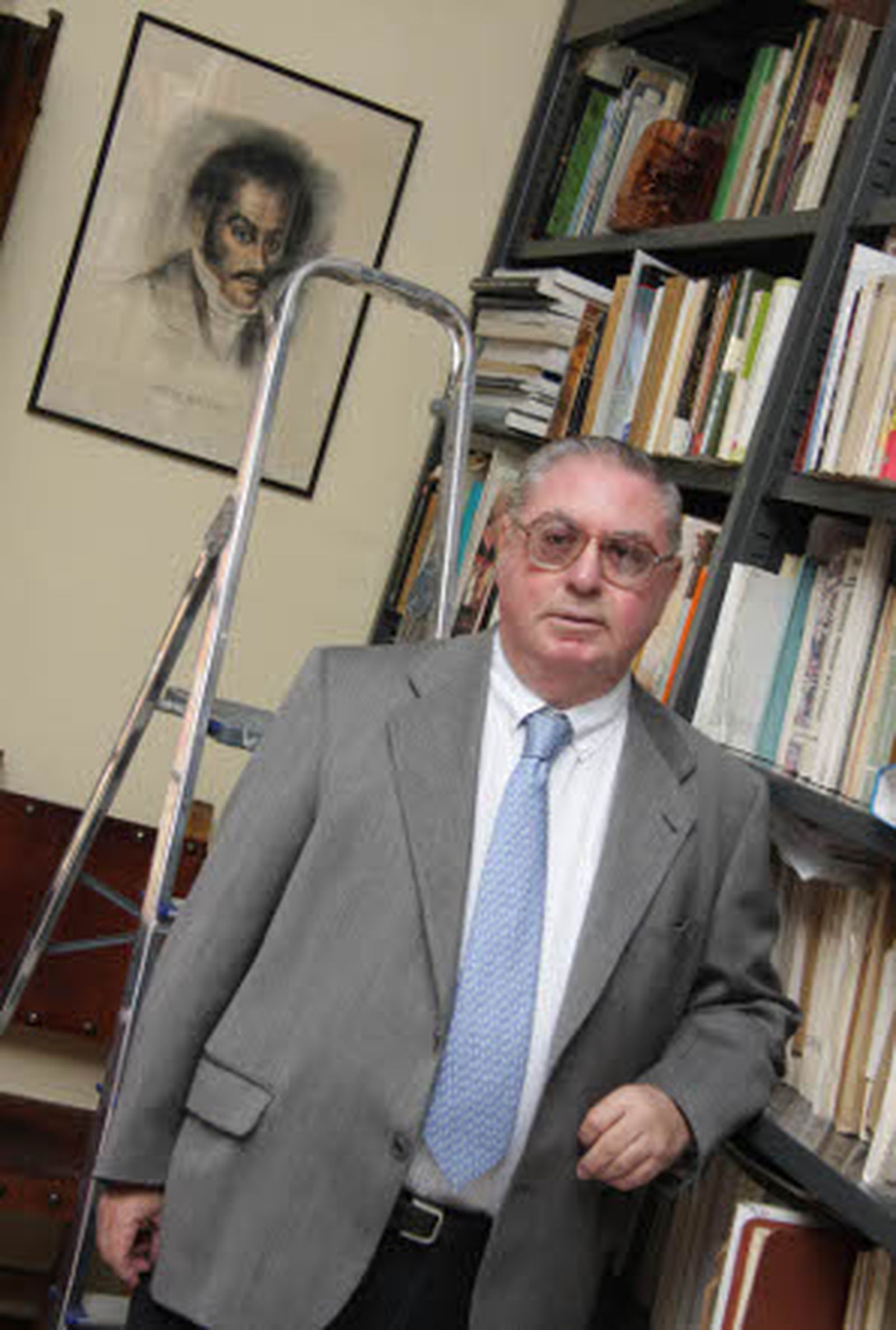 El historiador sevillano Luis Navarro García, reconocido en México con el premio Atanasio Saravia