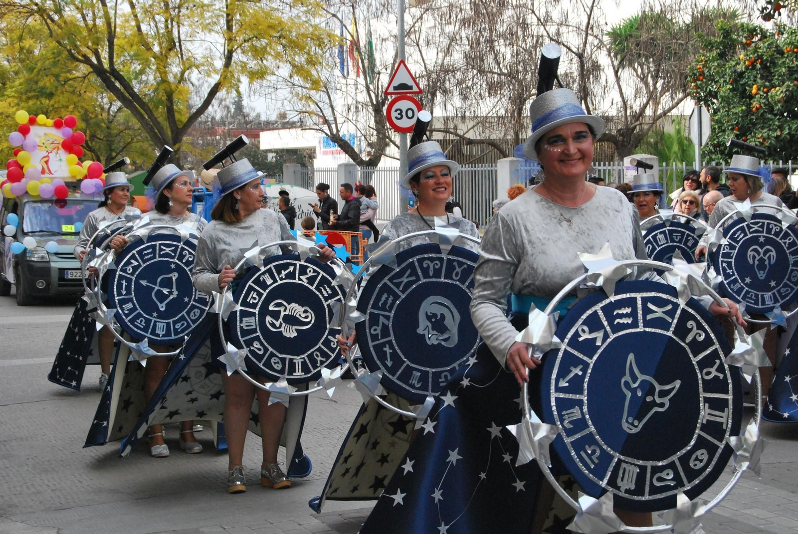 El gran pasacalles del Carnaval de Montilla, en imágenes