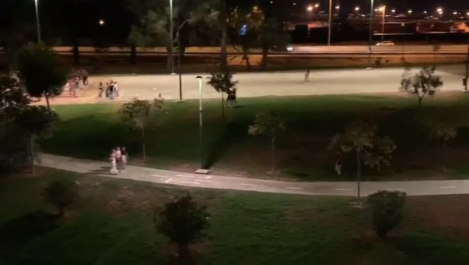 Botellona en el barrio de Heliópolis
