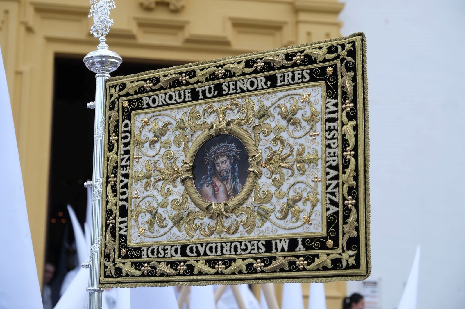Sábado de Pasión en Córdoba: la procesión de la hermandad de la Presentación al Pueblo de Córdoba, en imágenes