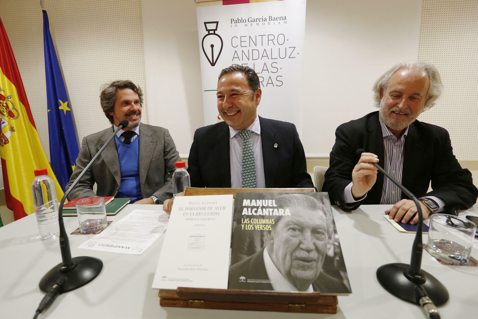 De izquierda a derecha, Teodoro León Gross, Ricardo Sánchez y Rafael Porras, en el homenaje a Manuel Alcántara.