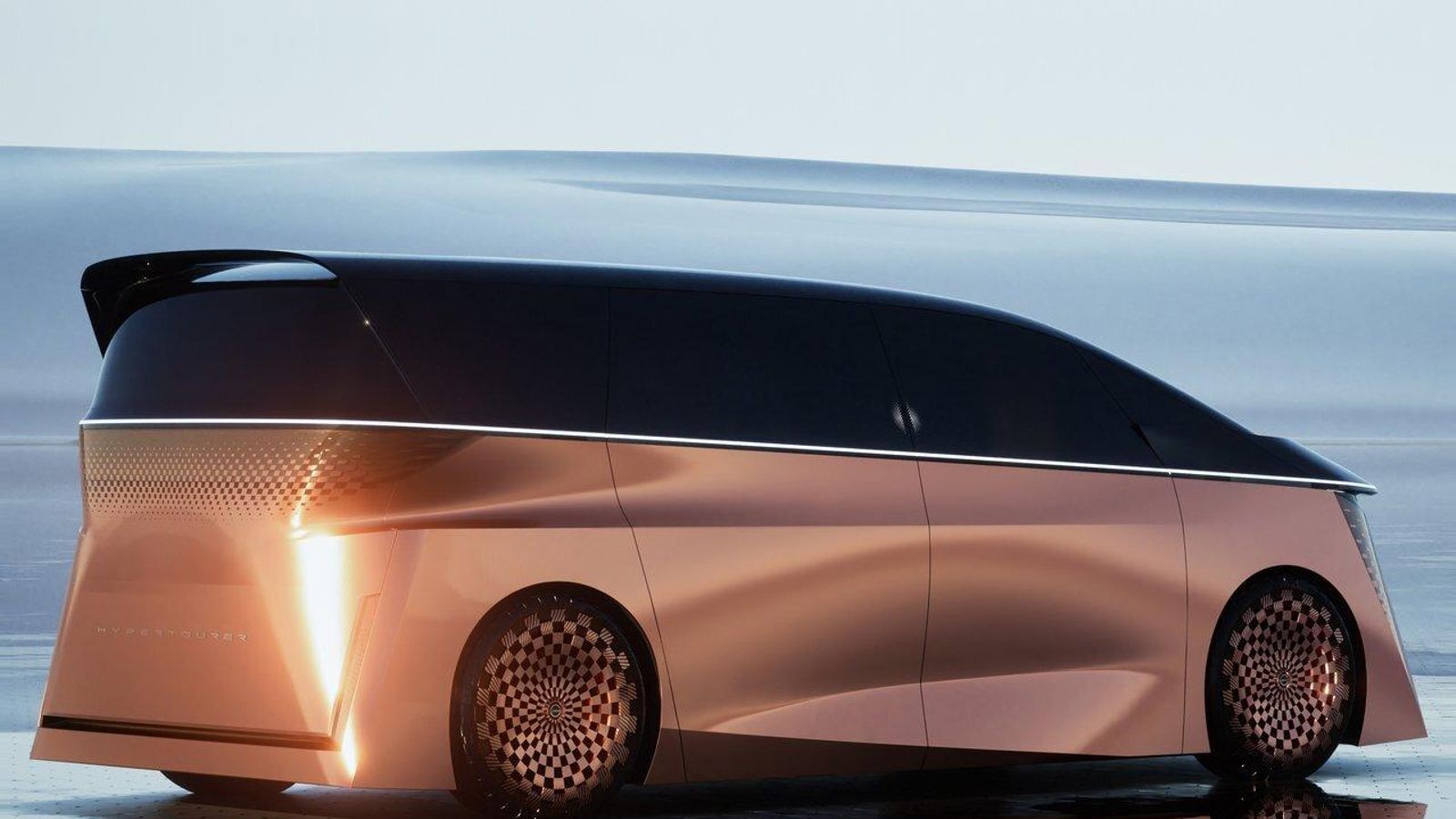 Su carrocería se caracteriza por paneles lisos, así como por la búsqueda de un alto rendimiento aerodinámico.