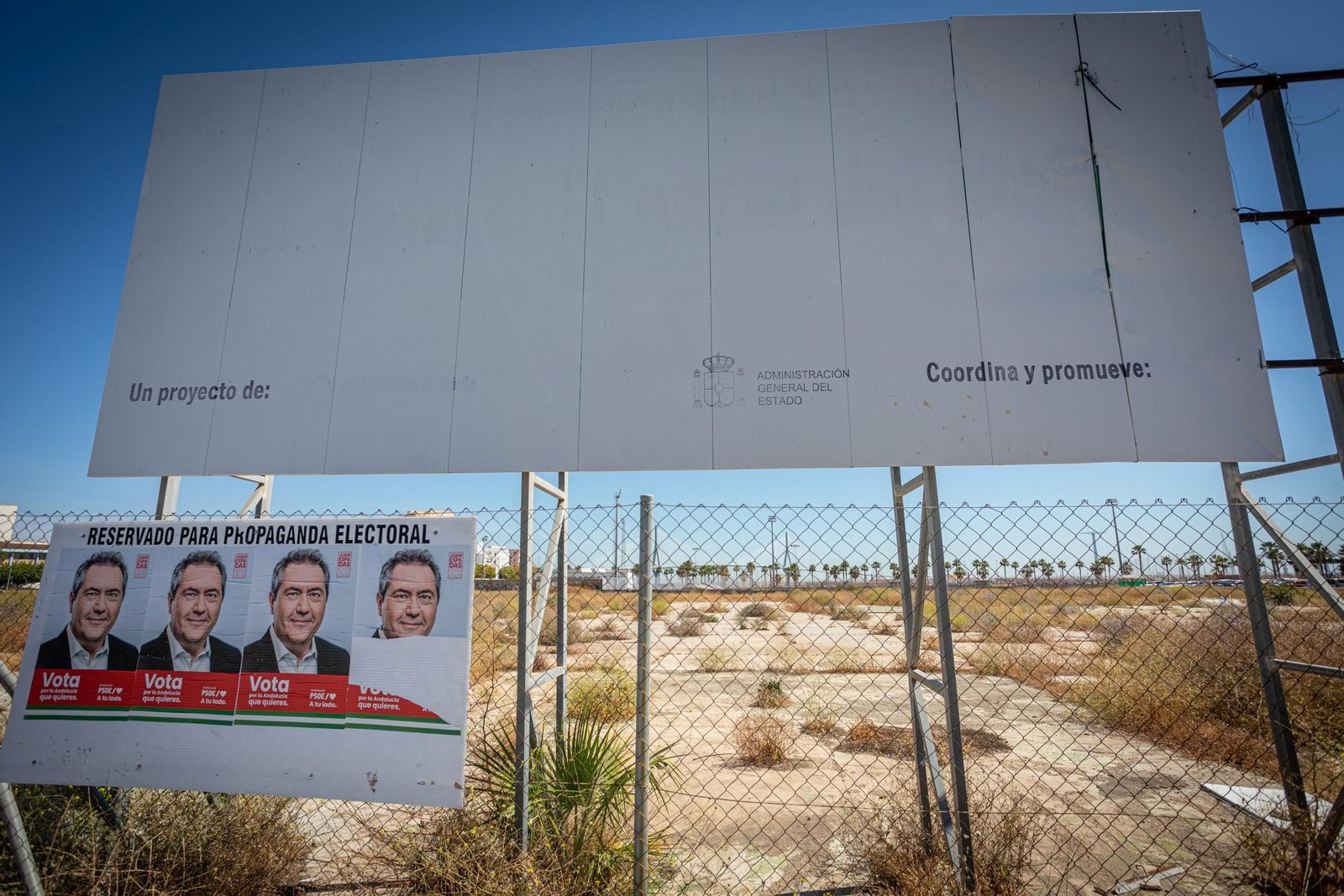 Cartel del hospital en la que ya no aparece que allí se va a hacer un centro sanitario.