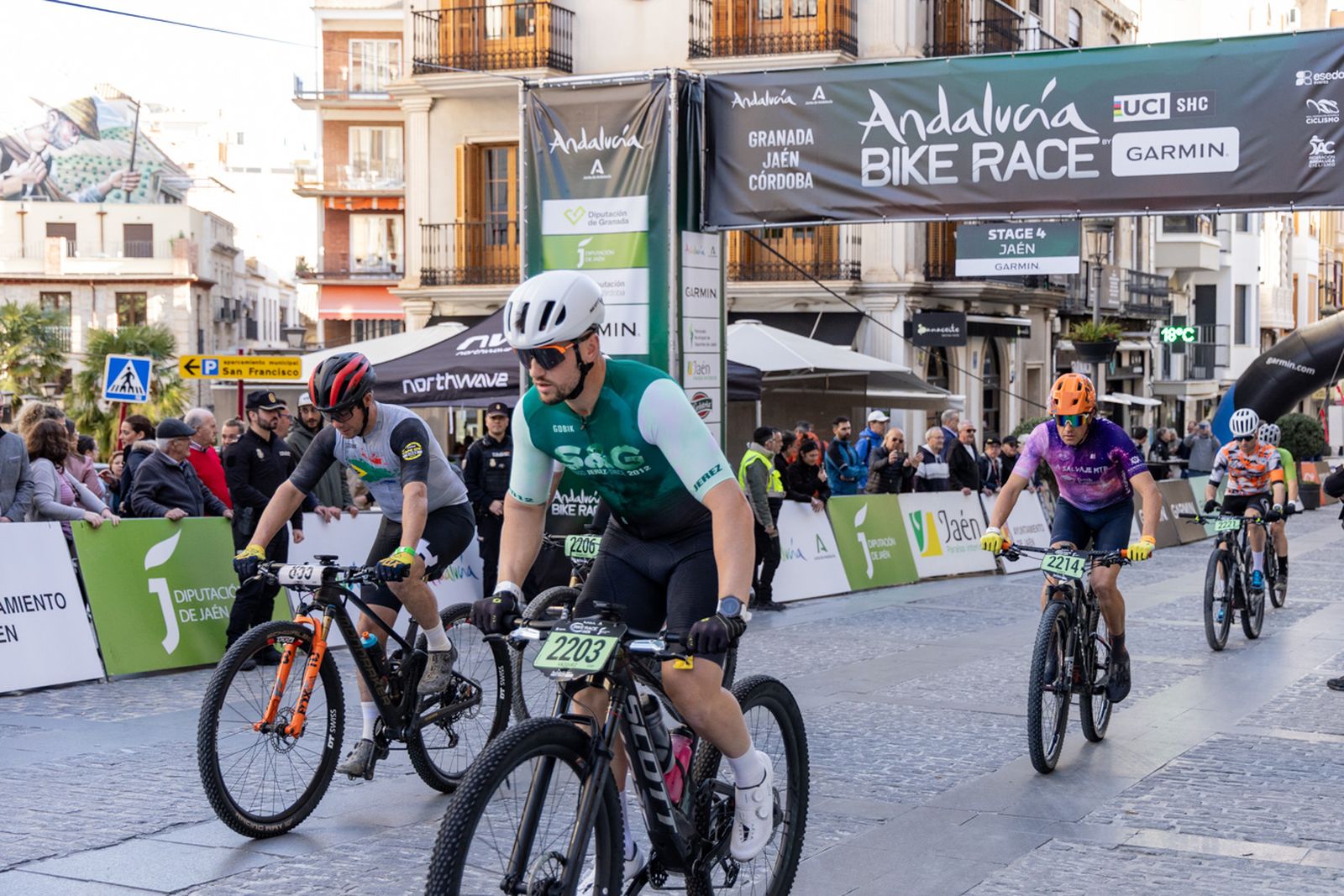 Jaén, protagonista de nuevo en la salida de la tercera etapa de la Andalucía Bike Race
