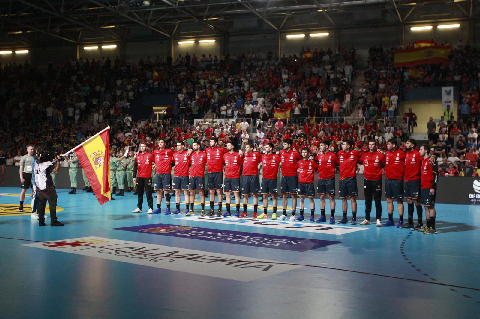Imágenes del España-Dinamarca de la EHF Euro Cup de balonmano, en Almería