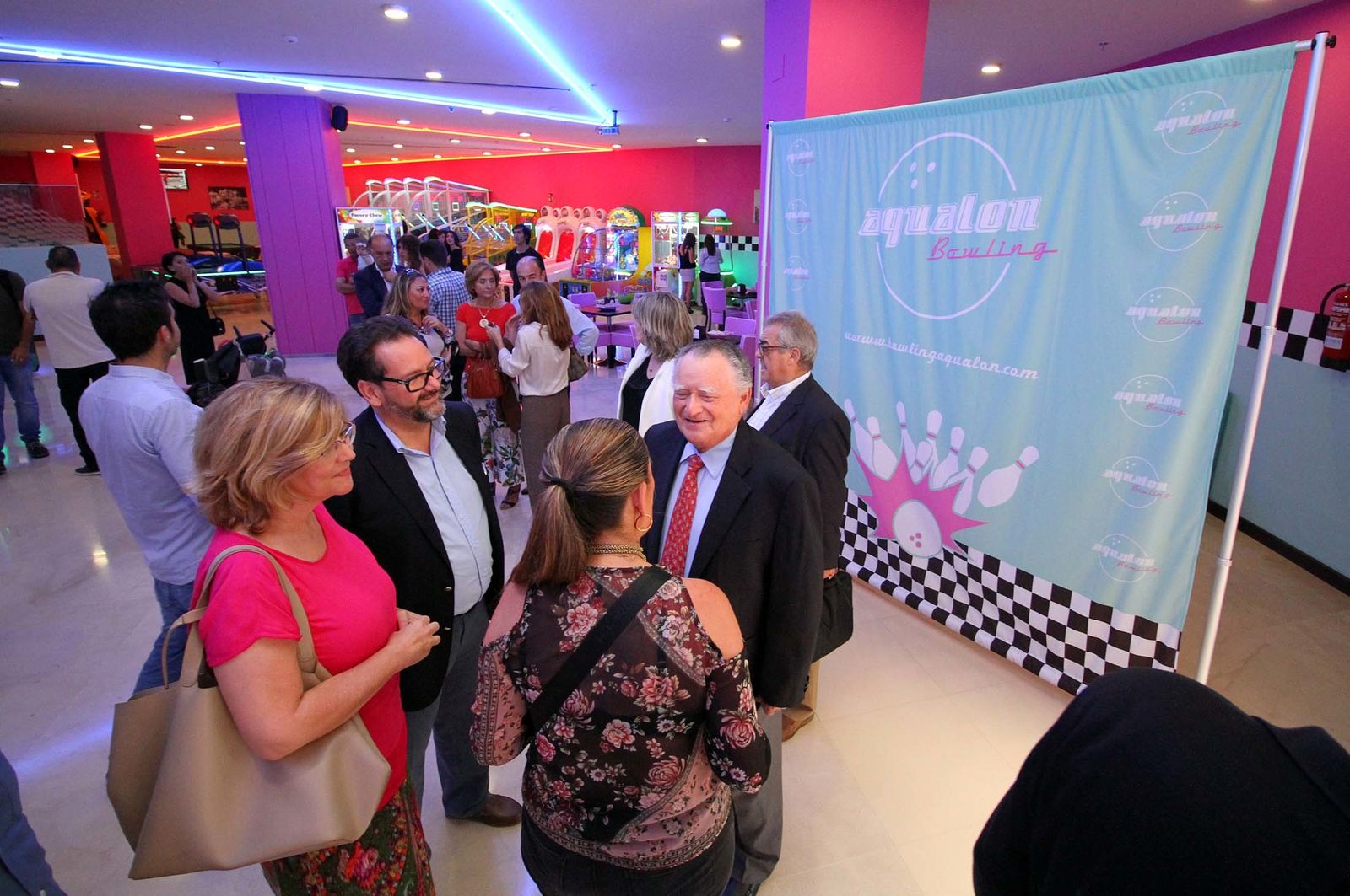Imágenes del Aqualon Bowling.