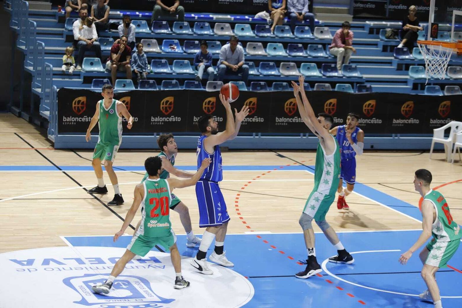 Germán Rodríguez, durante un lance del partido con el Santurtzi.