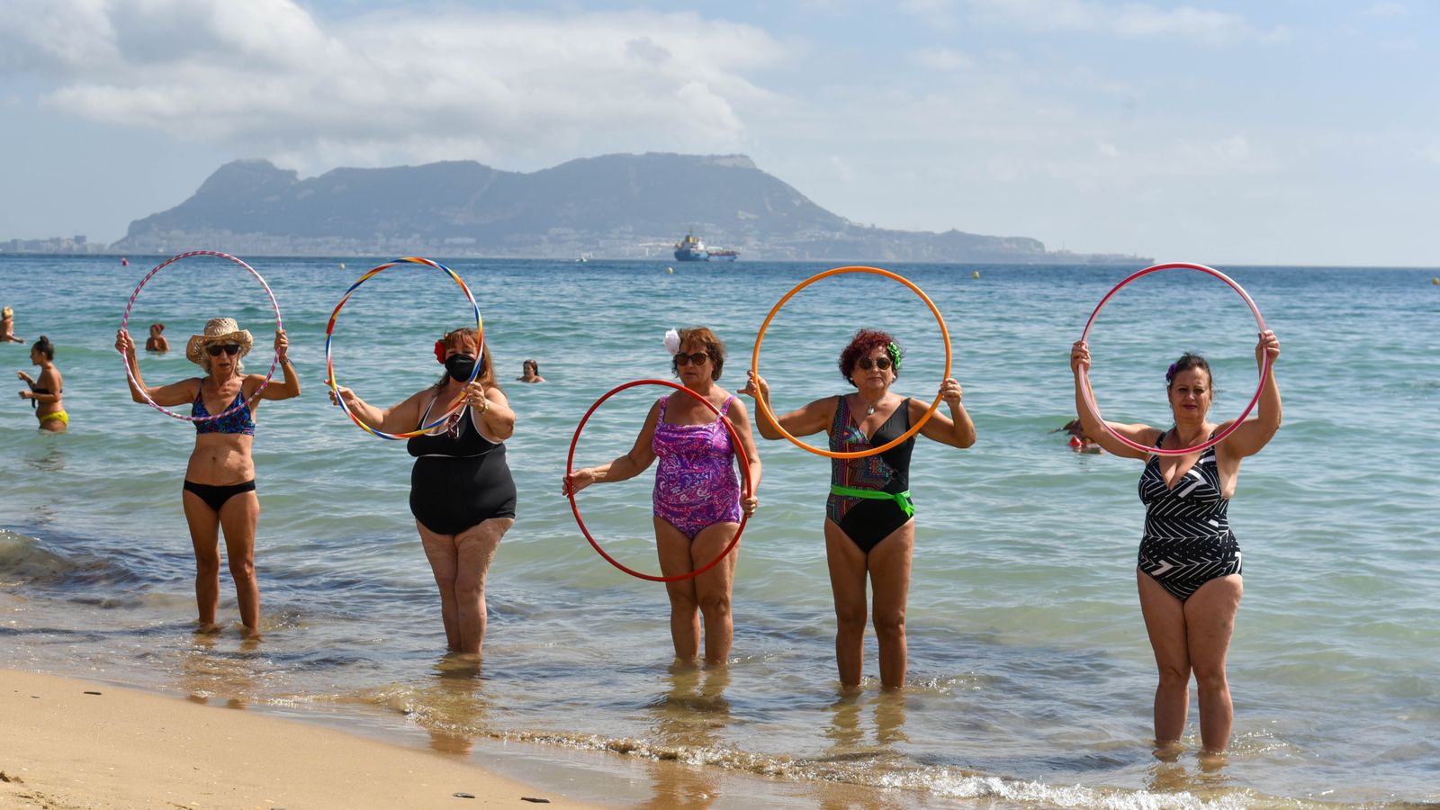 Las fotos del ultimo domingo de la temporada oficial de playas en Algeciras