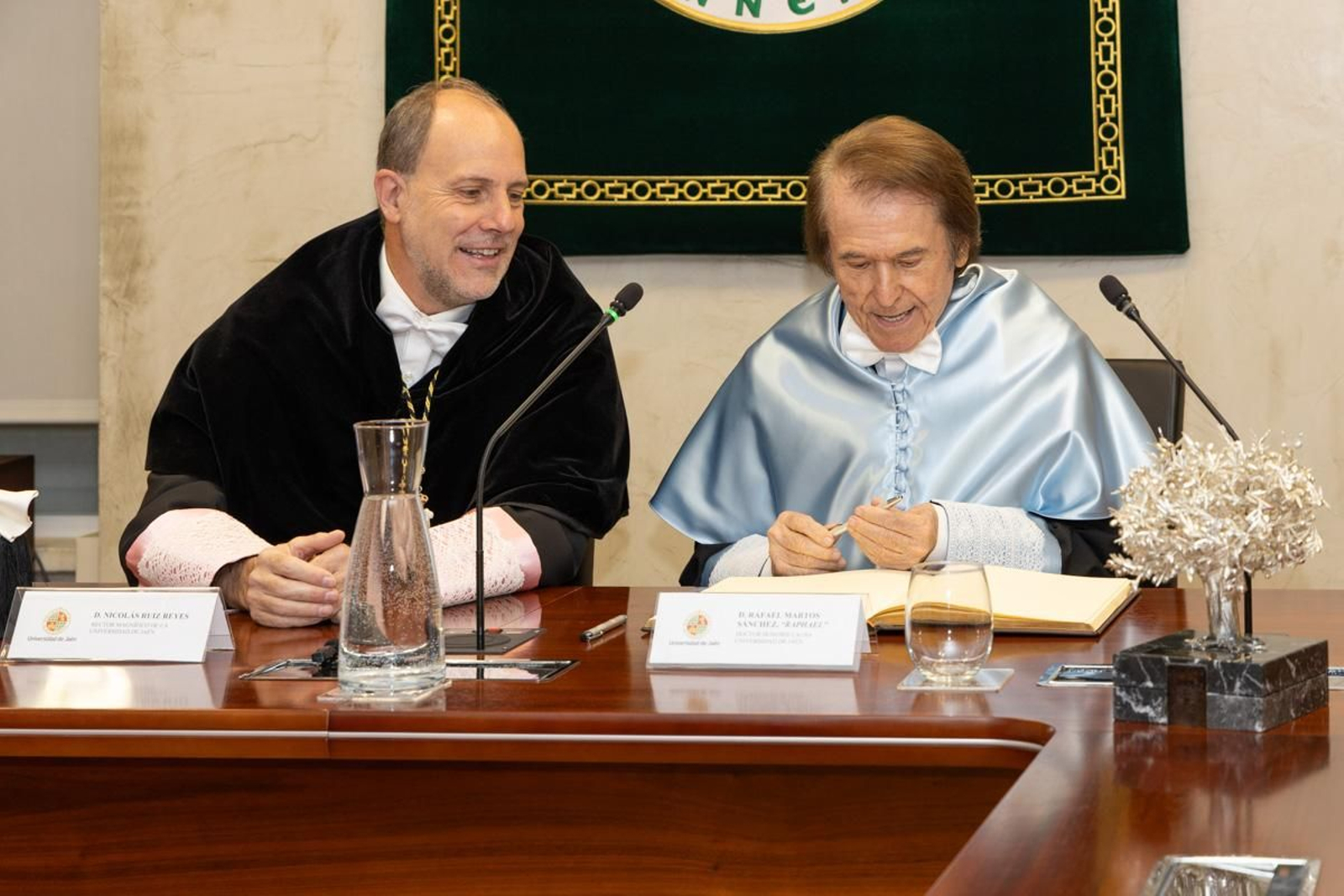 Investidura de Rafael Martos Sánchez, Raphael, como Doctor Honoris Causa por la Universidad de Jaén
