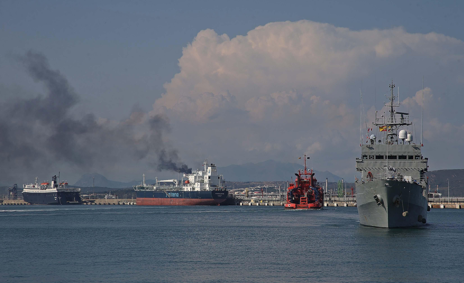 La llegada del patrullero de la Armada 'Centinela' al puerto de Algeciras, en imágenes