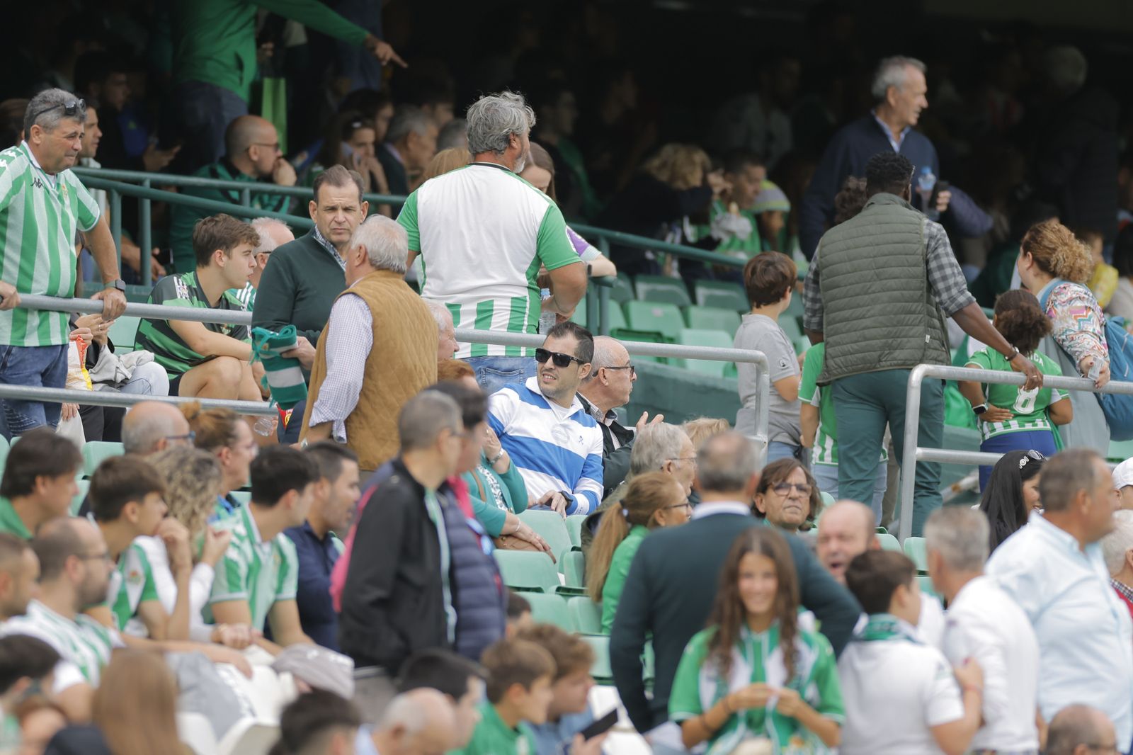 Búscate en las fotos del Betis-Osasuna