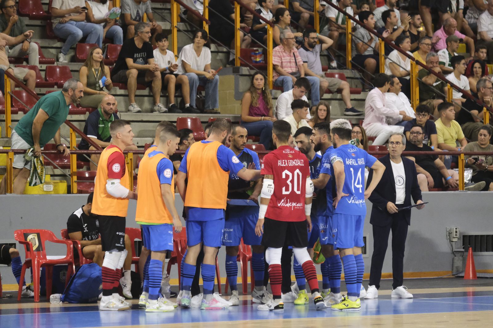La victoria del Córdoba Futsal ante el Viña Albali Valdepeñas, en imágenes