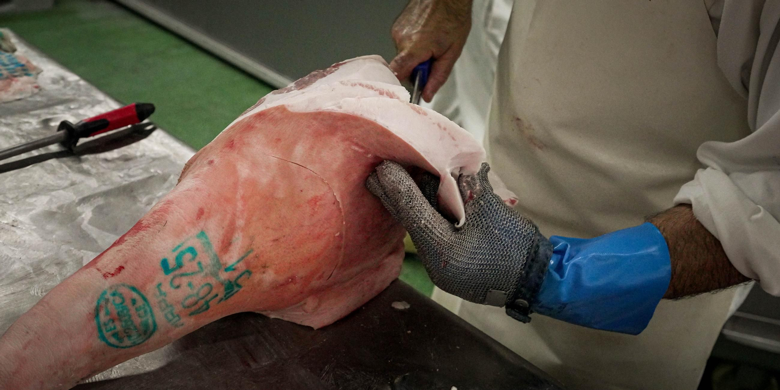 Del campo a la mesa, así son los jamones de Montesierra que vende Mercadona