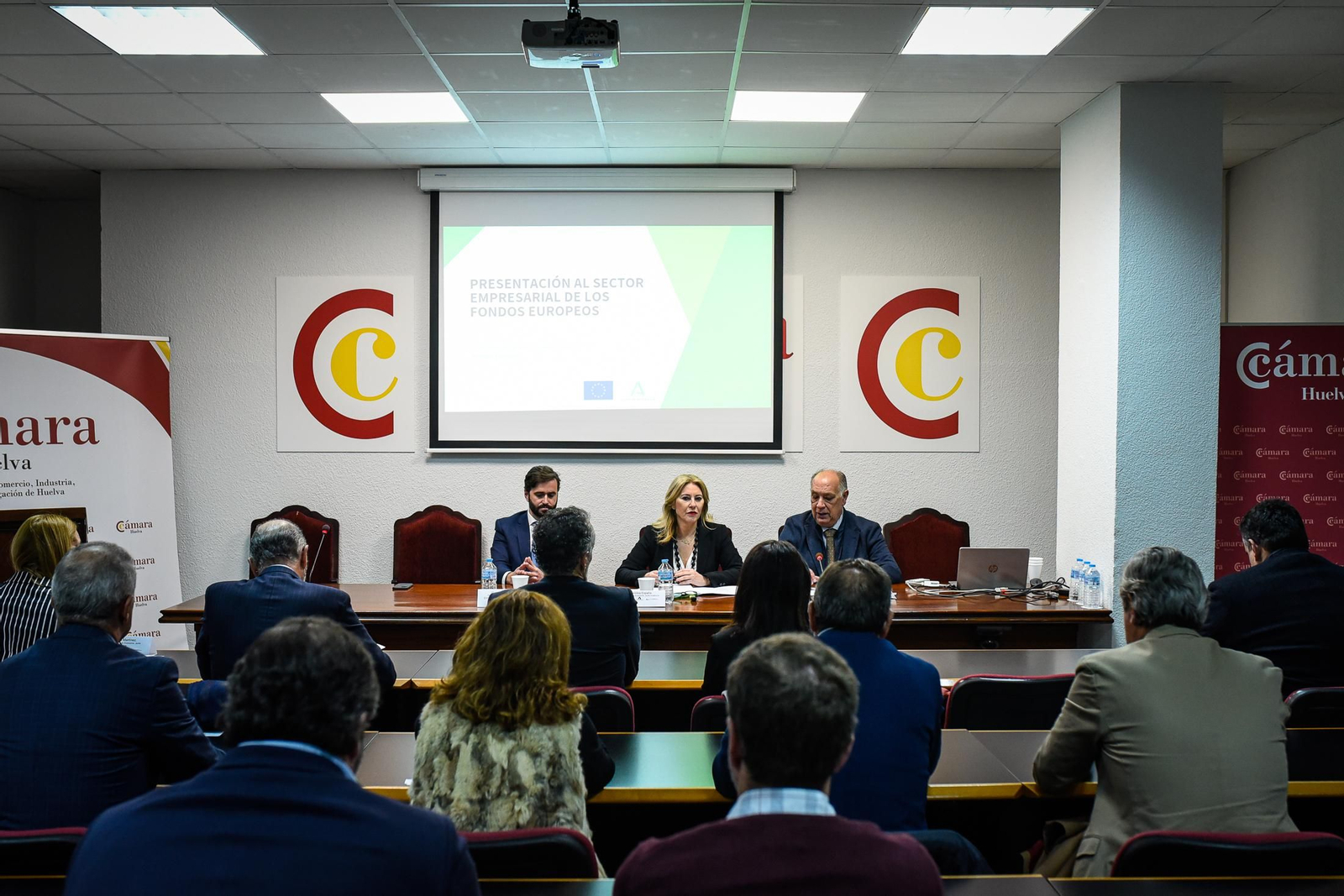 Imágenes de la presentación de la Consejera de Economía de los Fondos Europeos a los empresarios onubenses