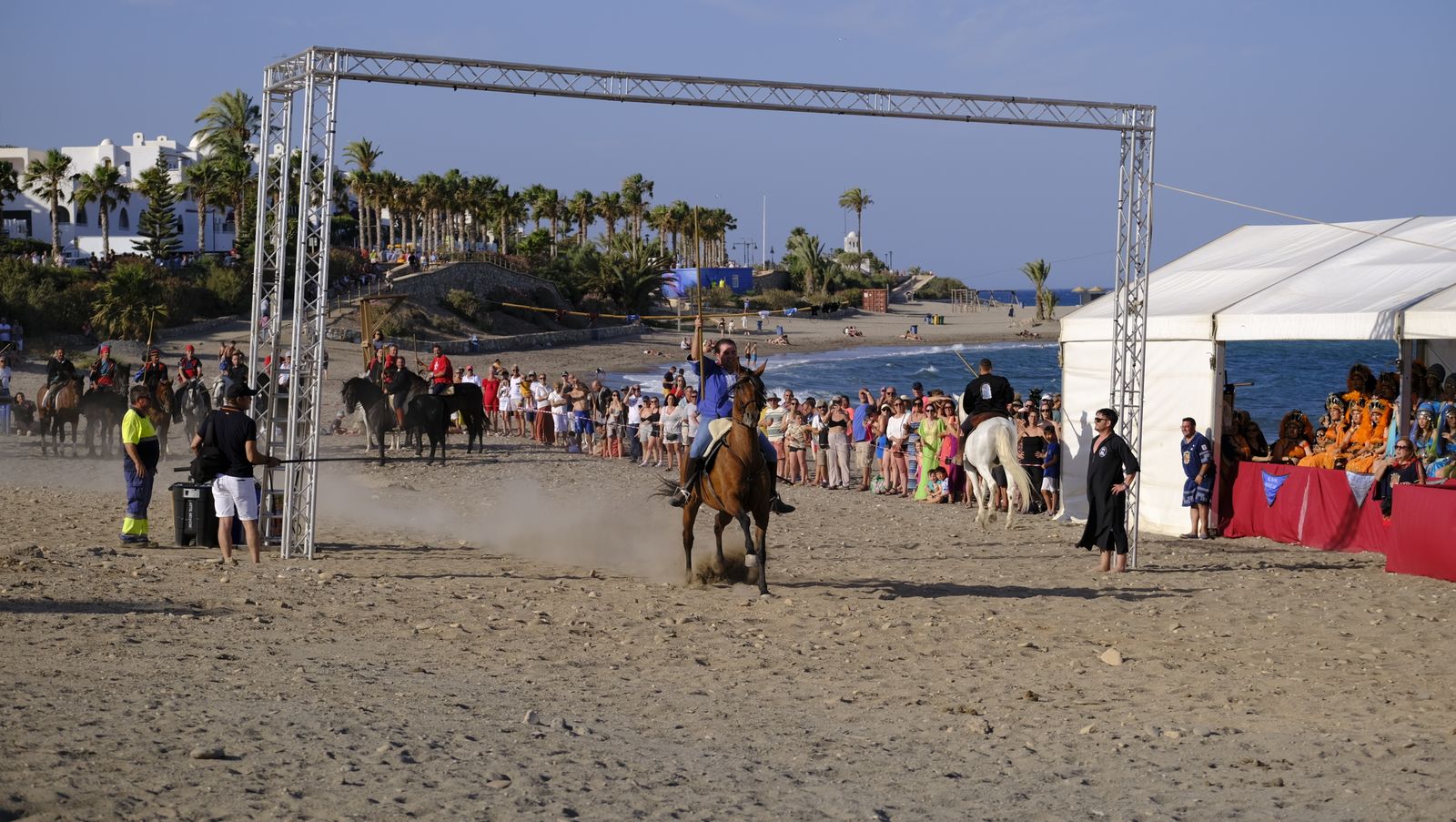 Moros y Cristianos de Mojácar en la Playa del Lance, en imágenes
