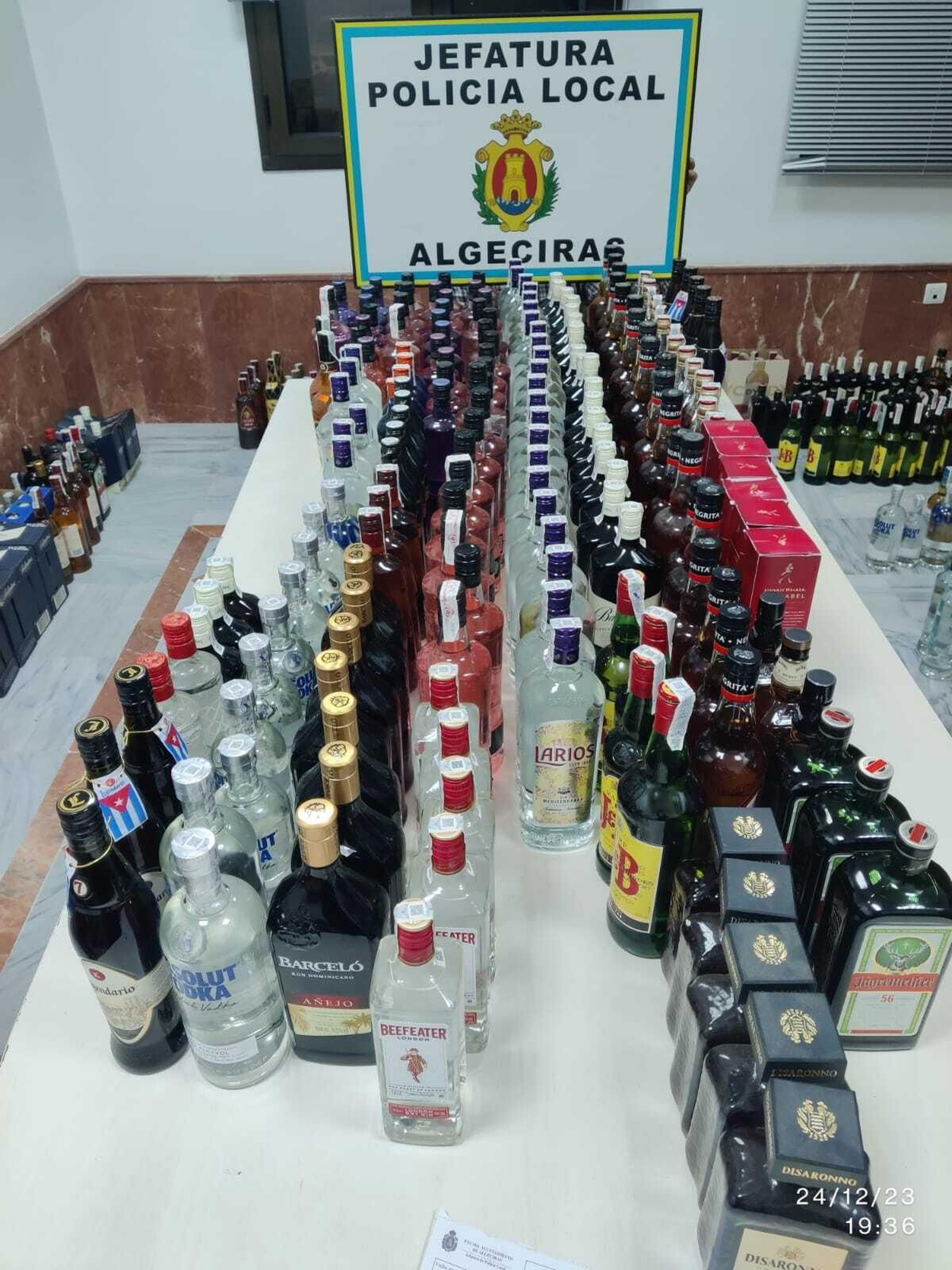 Bebidas de alta graduación requisadas por la Policía Local de Algeciras.