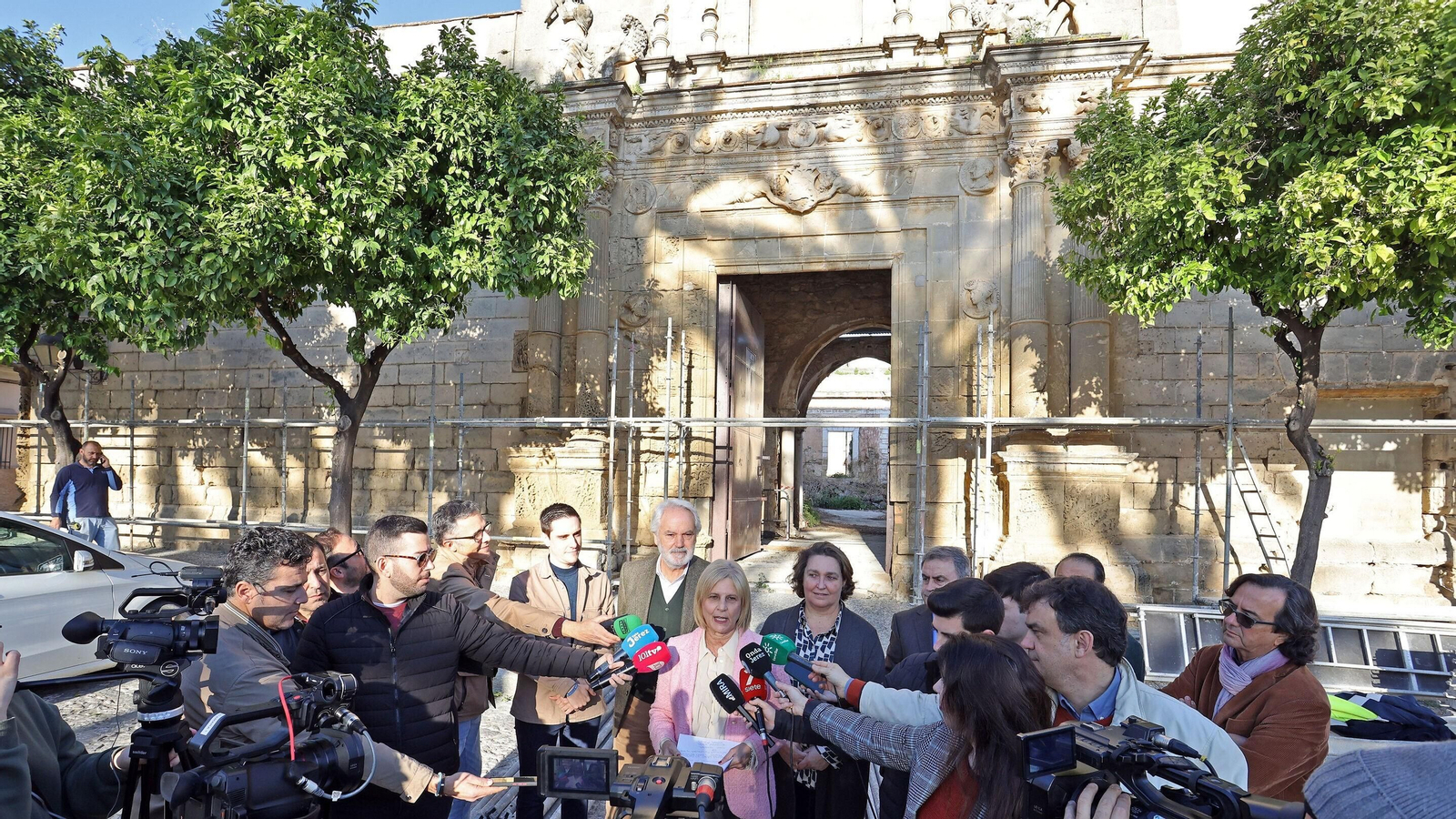 Primer día de la rehabilitación del Palacio Riquelme de Jerez