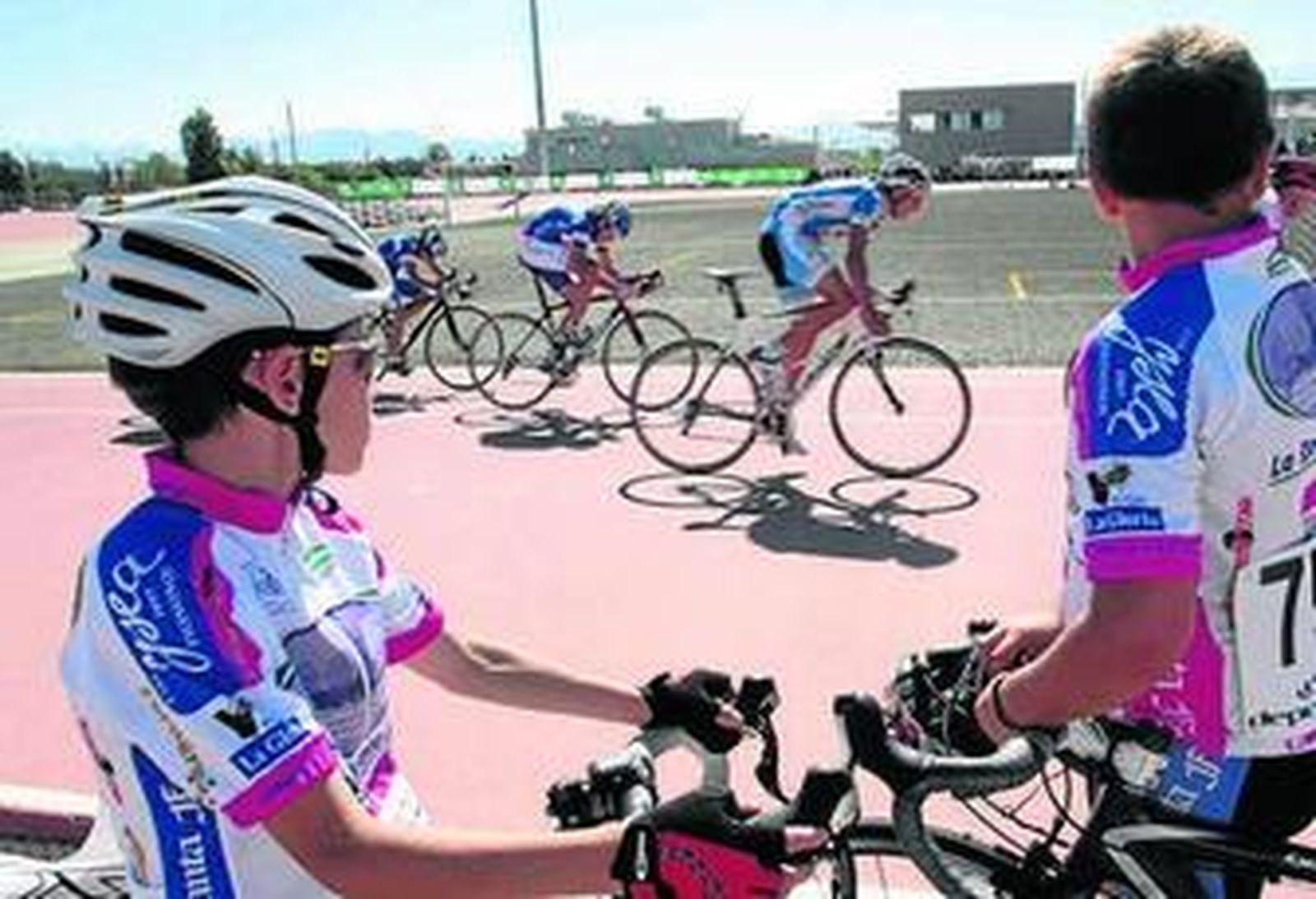 Ciclistas durante el Campeonato de Andalucía de escuelas.
