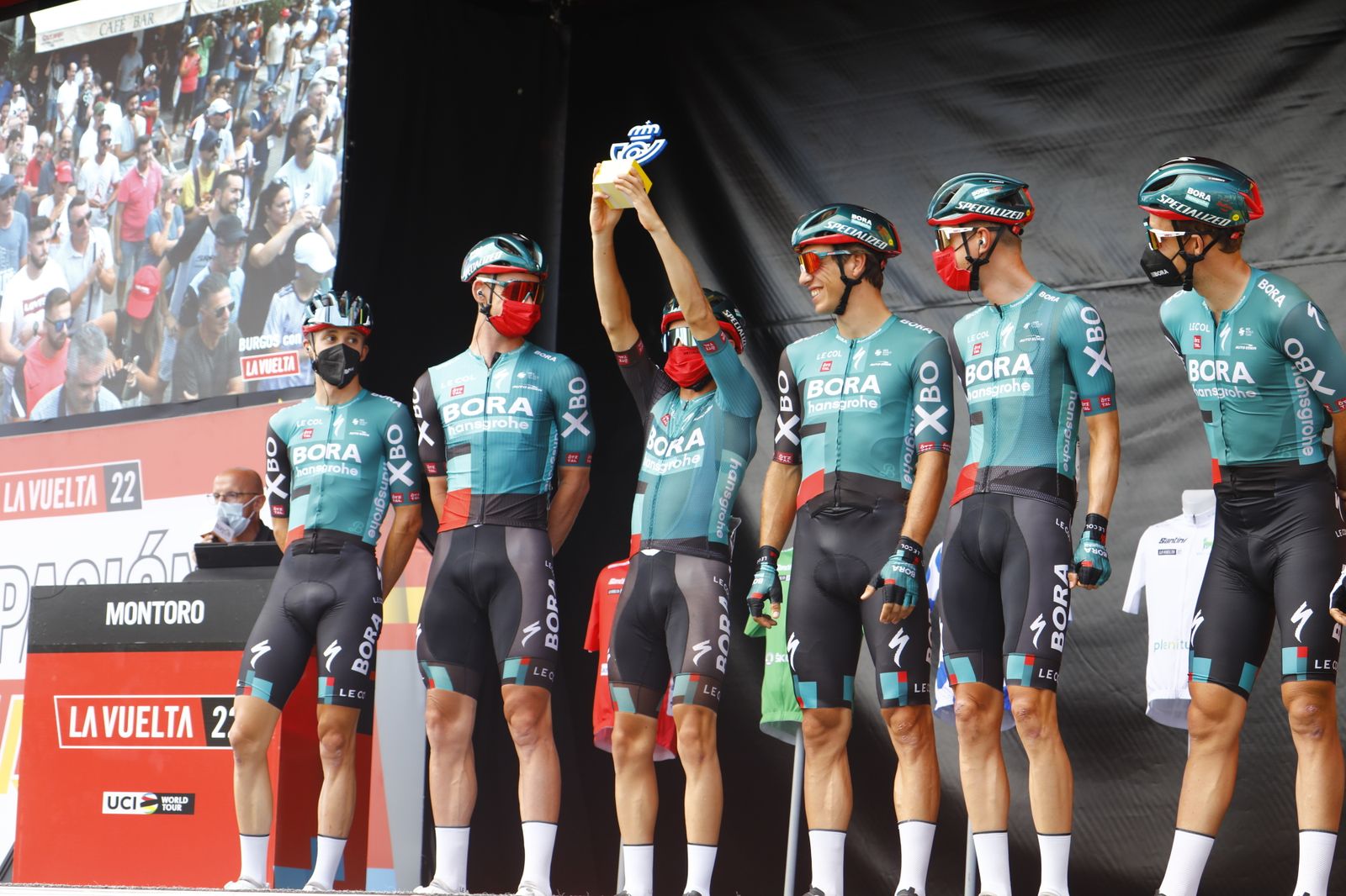 Montoro vibra con la salida de etapa de La Vuelta, en imágenes