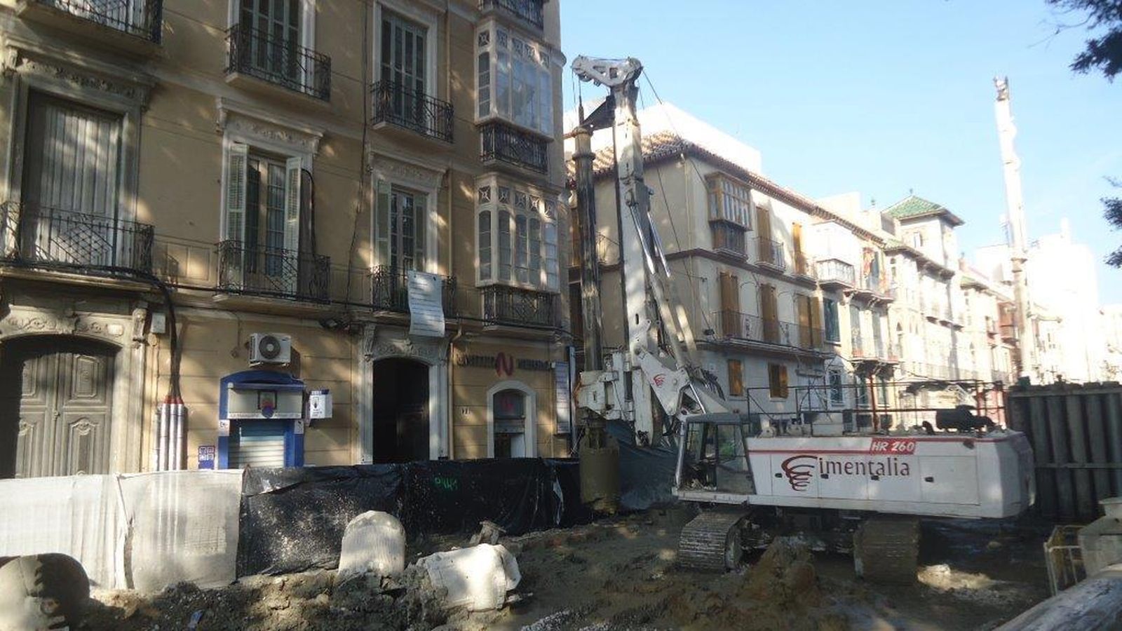 Las obras del Metro en la esquina de la Alameda con la calle Ordóñez.