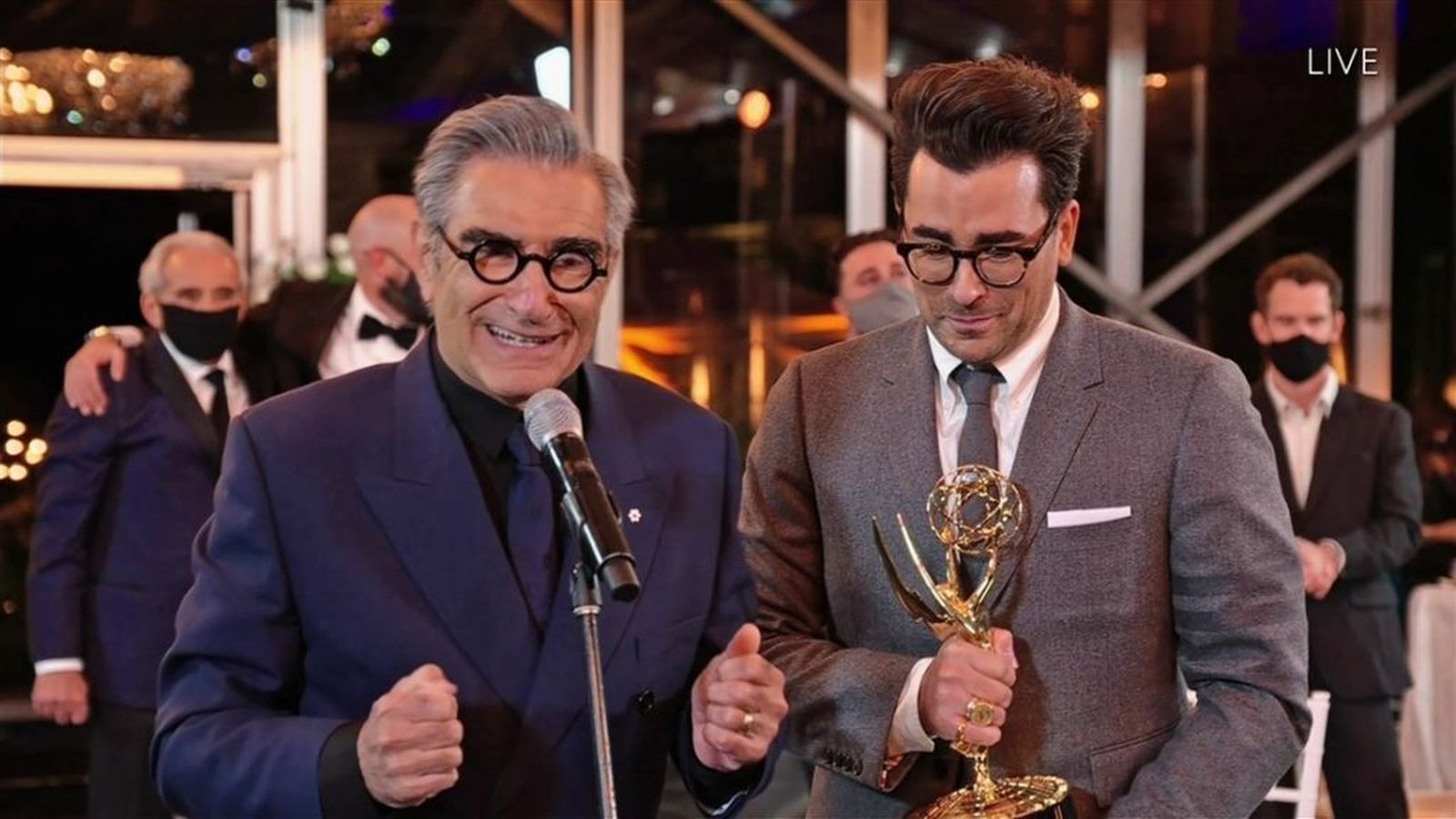 Eugene y Dan Levy  relatan sus sensaciones de obtener juntos el Emmy