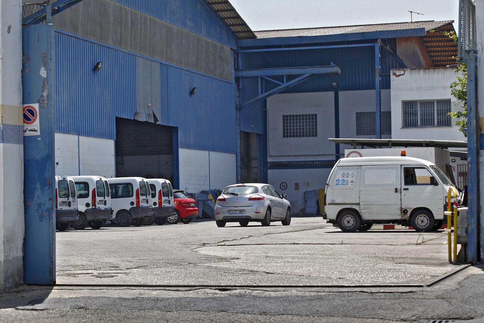 Nave de la Zona Franca donde se ha producido el accidente este jueves.