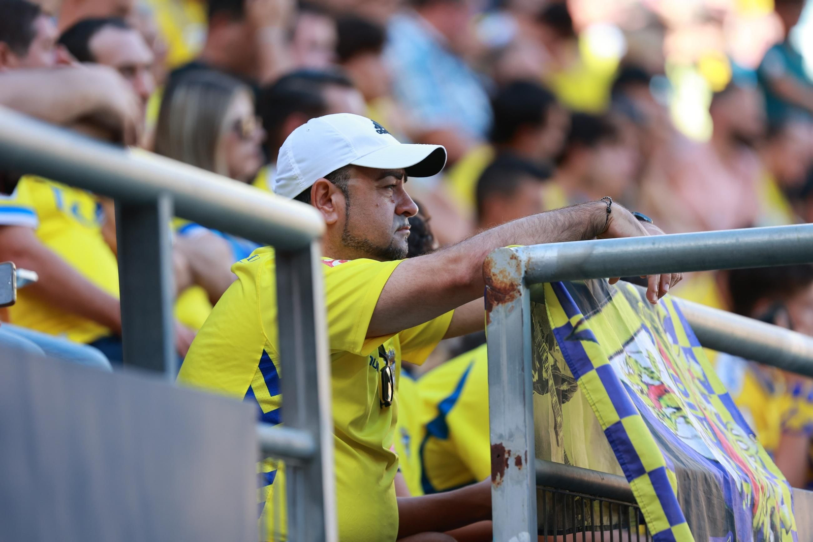 Búscate entre las fotos del partido de fútbol Cádiz CF - CD Eldense