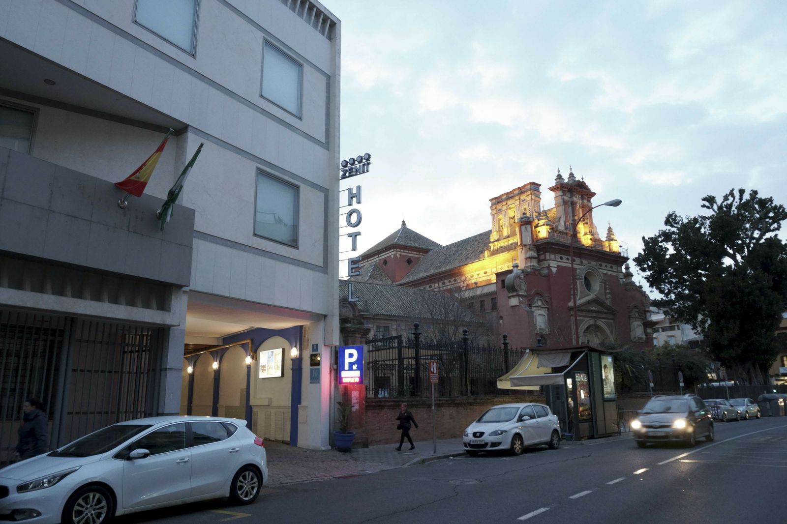 Urbanismo paraliza unas obras del Hotel Zenit hasta que la dirección complemente una información arqueológica.