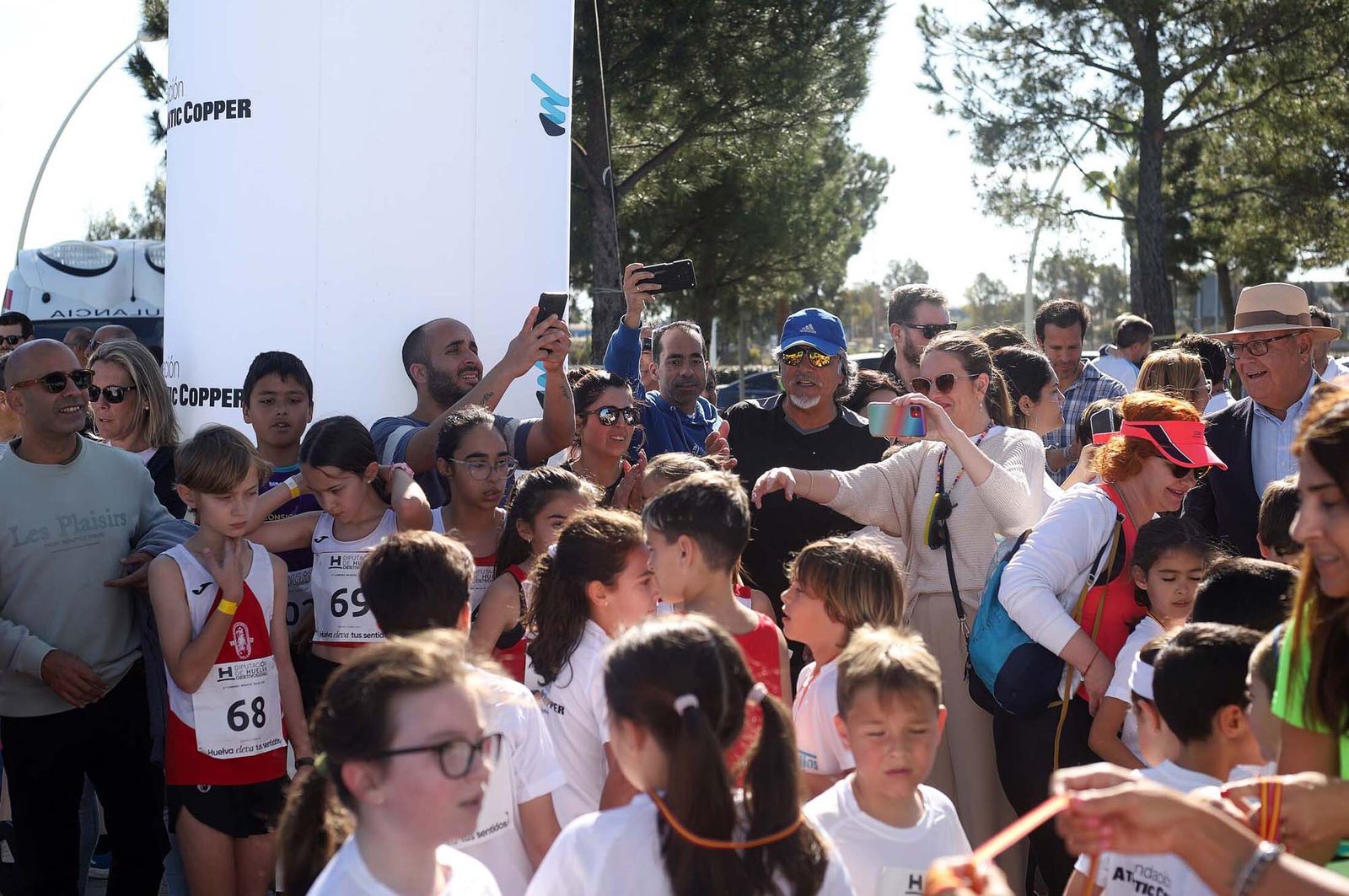 Imágenes de la carrera infantil previa a la "10K Puerta del Descubrimiento"