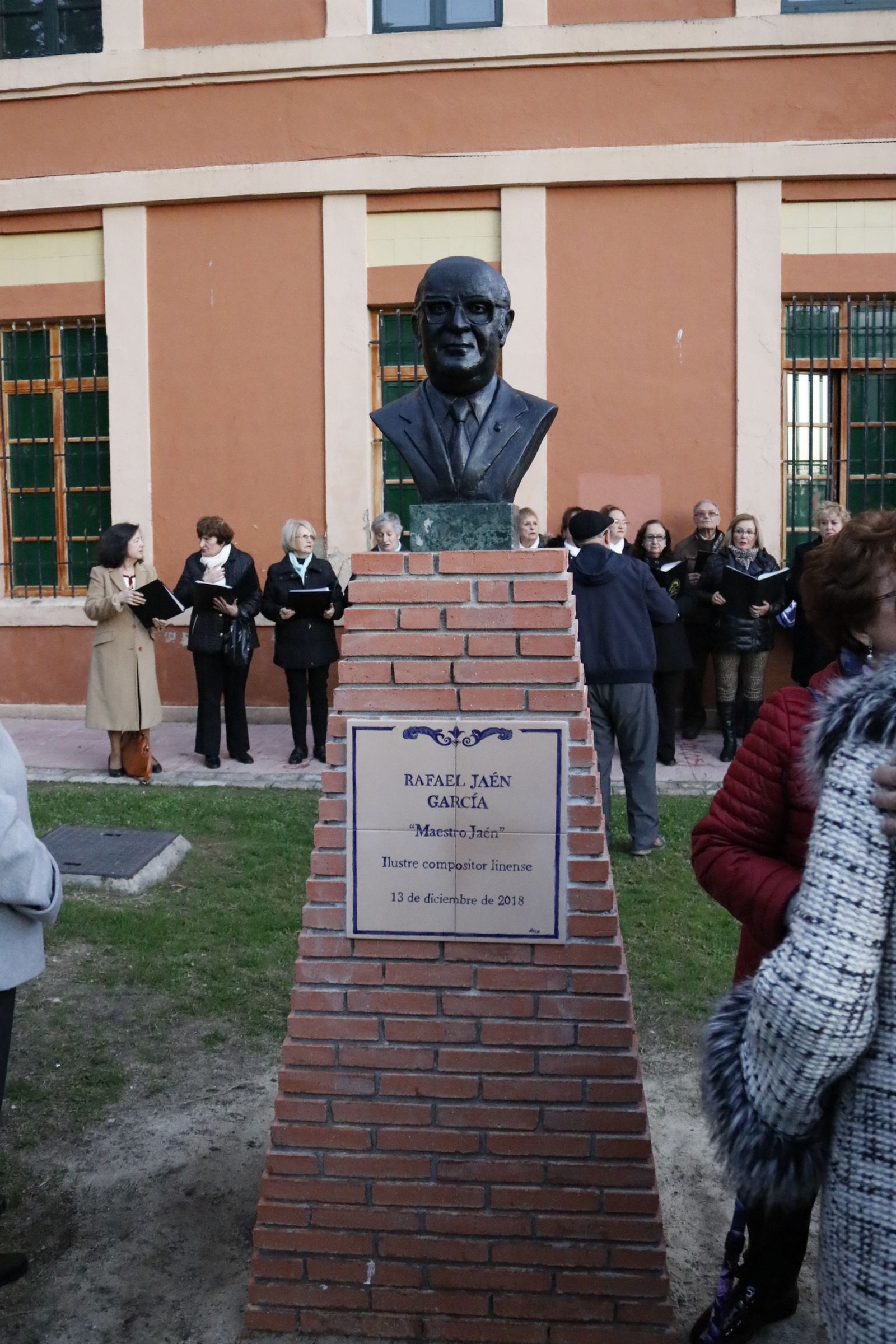 Descubrimiento del busto del Maestro Jaén