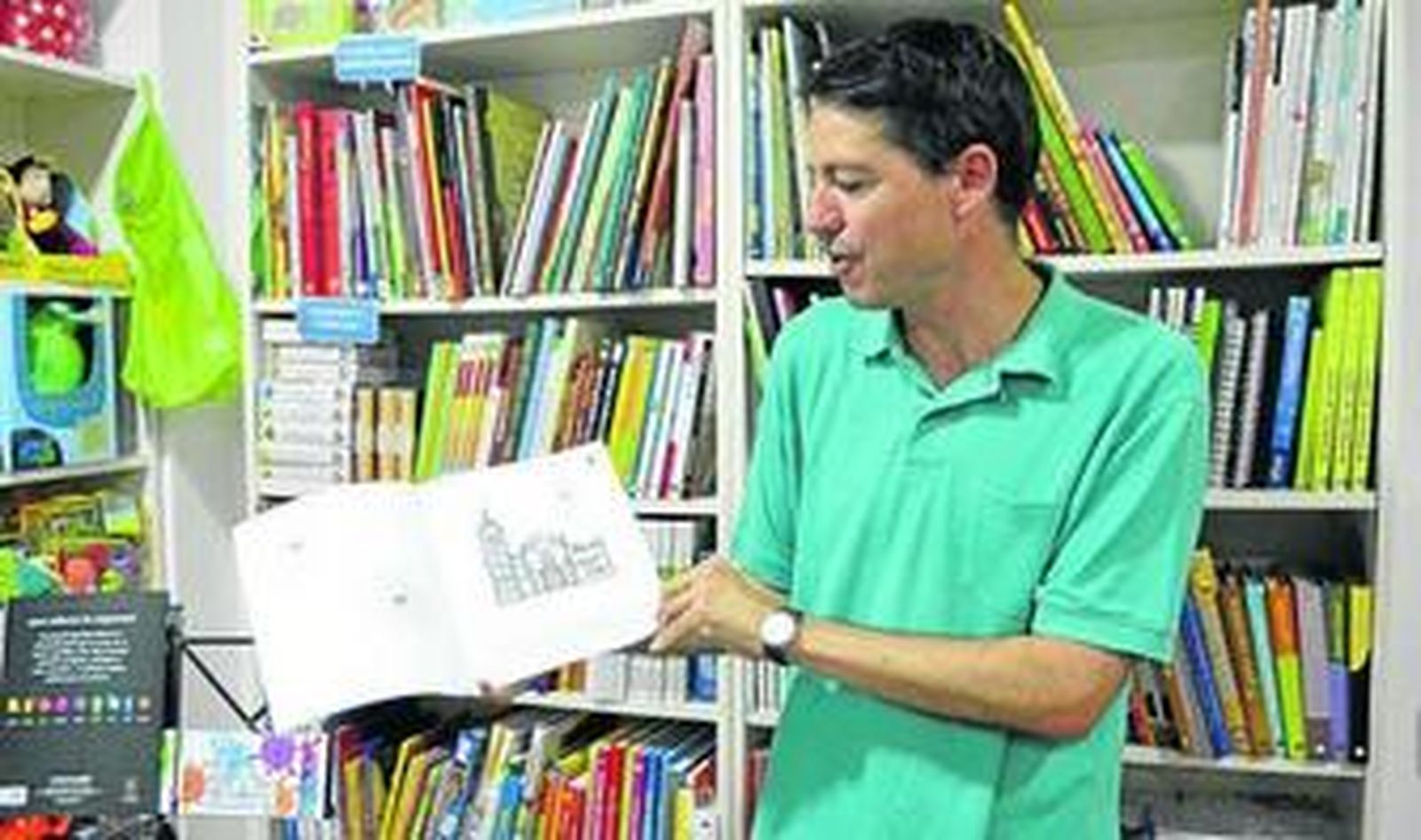 José Manuel Serrano, de Pacopeco, durante la presentación de los cuadernillos.