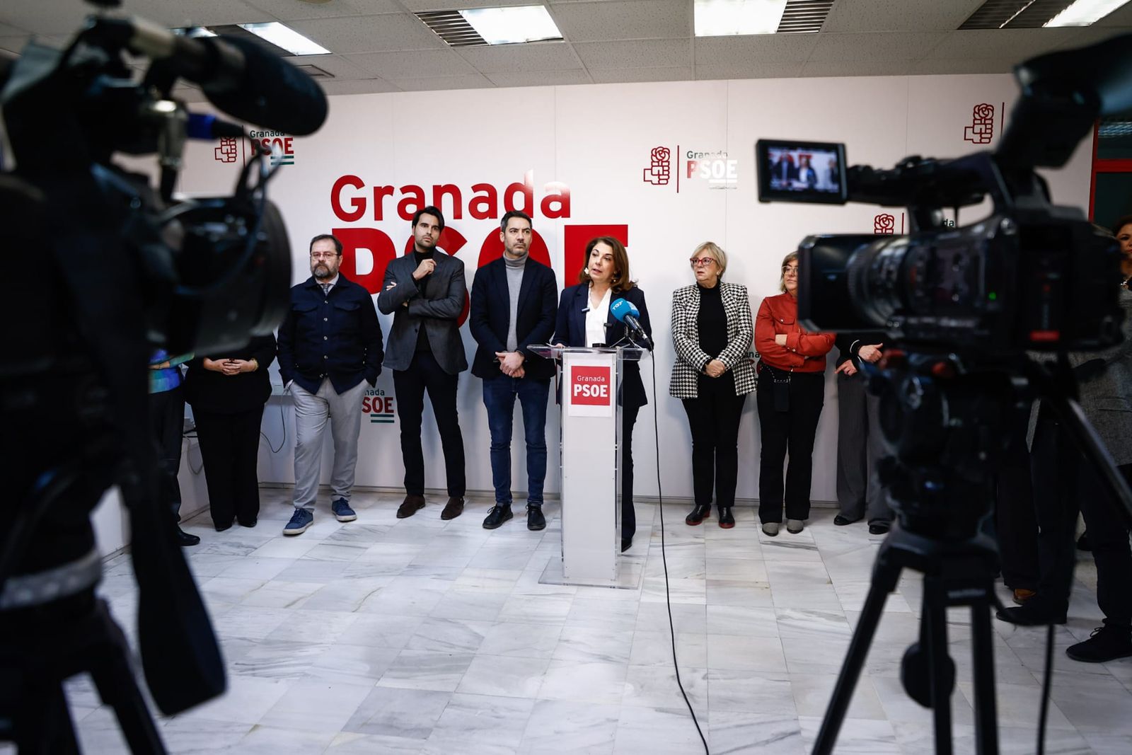 Desayuno informativo del PSOE de la capital en la sede de la agrupación local del partido en Granada.