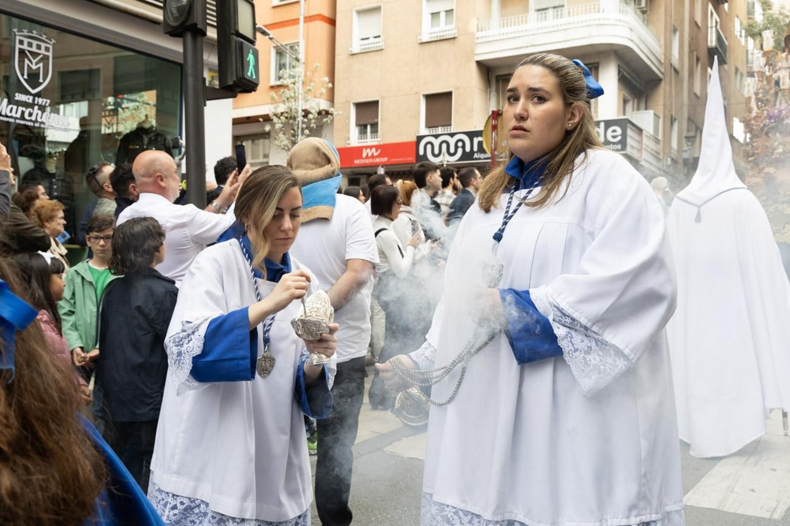 Los jiennenses se echan a la calle para presenciar la primera de las procesiones de la jornada: la Borriquilla (I)