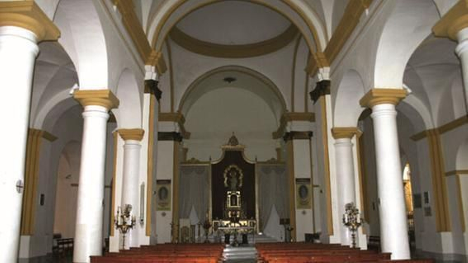 Interior de la iglesia.