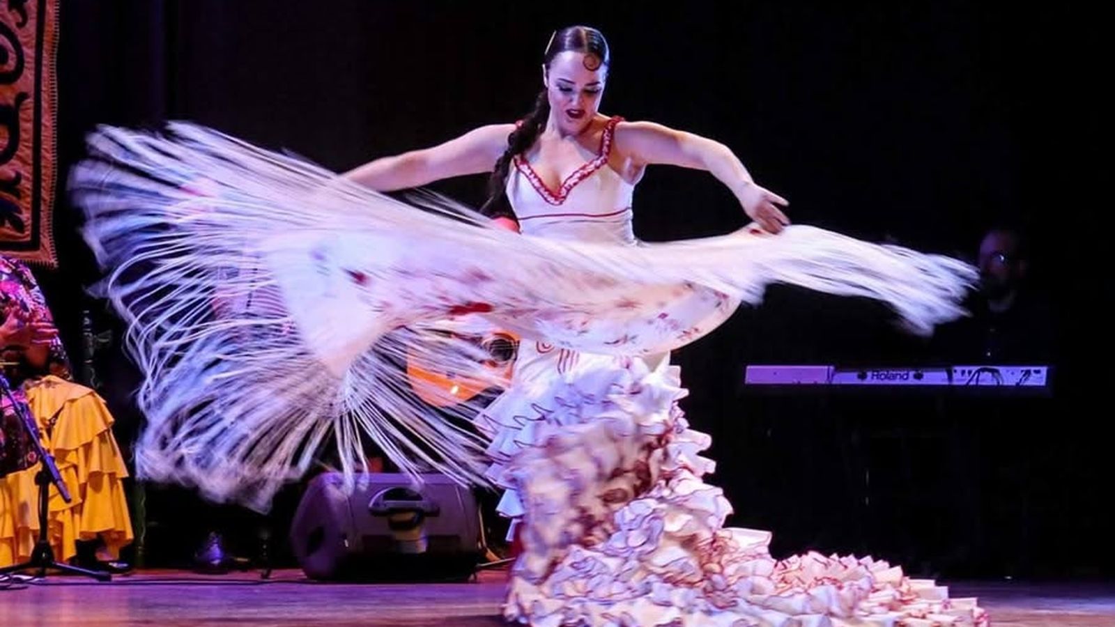 Priscila Pérez ofreció una actuación artística durante el evento.