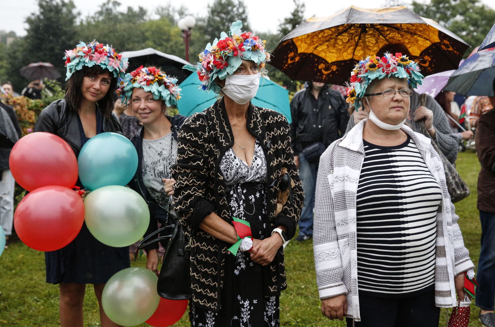 Partidarios del presidente electo de Bielorrusia, Alexander Lukashenko, en una manifestación en Minsk este miércoles.
