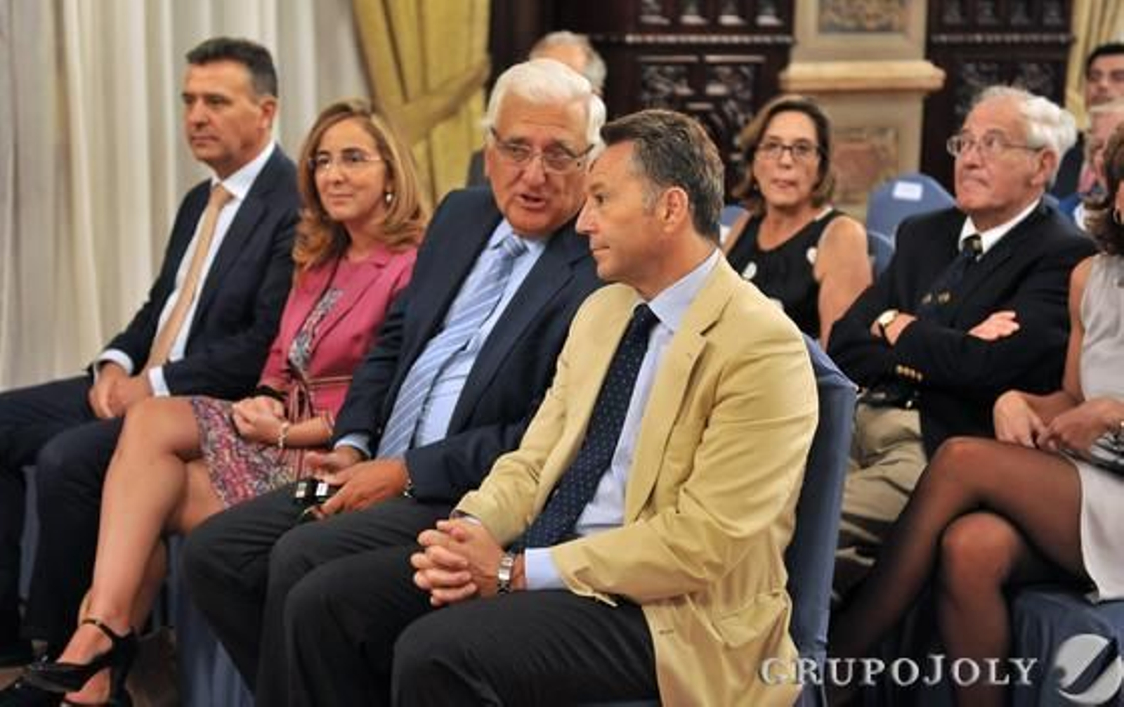 Francisco Arteaga, director general de Endesa en Andalucía; Eva Vázquez, directora general de Investigación de la Junta; Santiago Herrero, presidente de CEA, y José Joly.

Foto: Juan Carlos Vazquez/Victoria Hidalgo