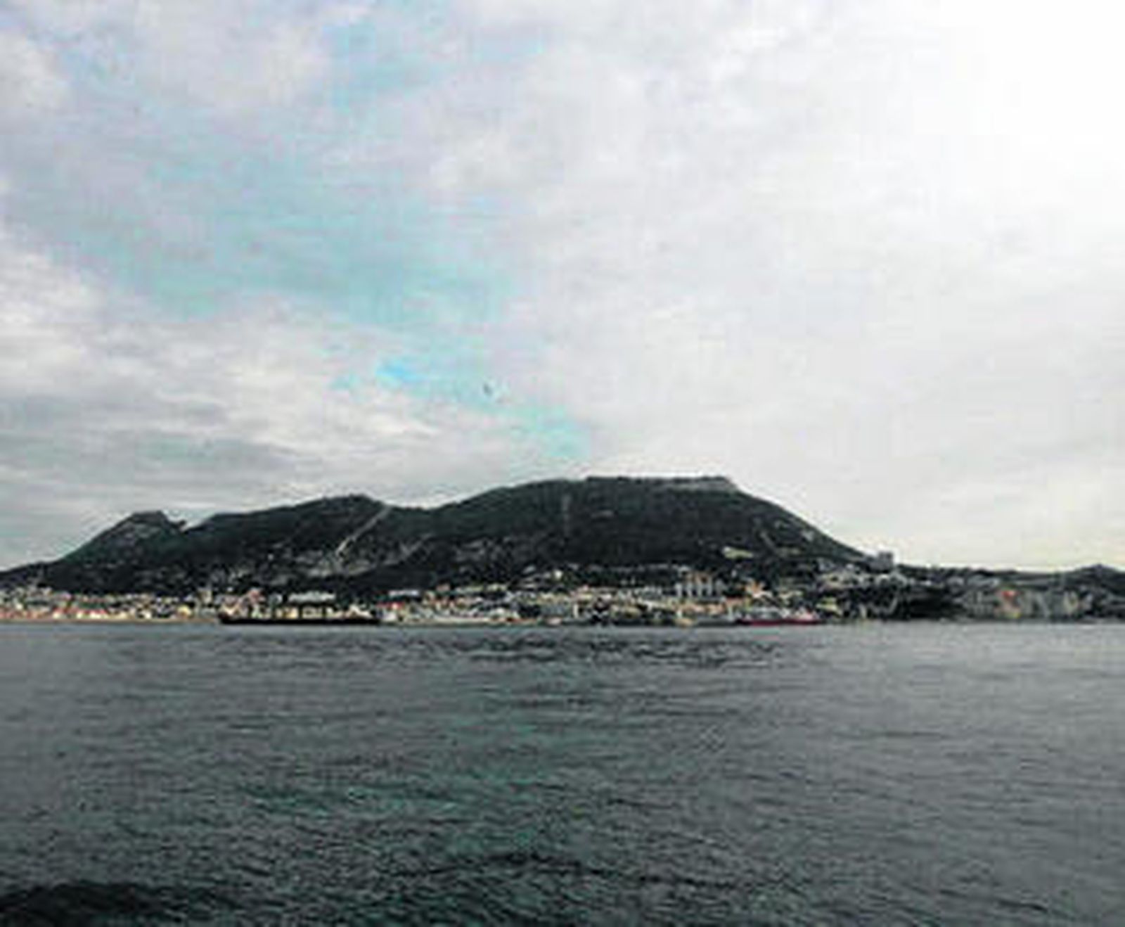 Imagen del Peñón y de las aguas que lo rodean.