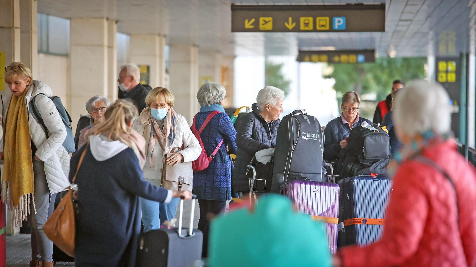 Un grupo de alemanes a su llegada al Aeropuerto de Jerez.