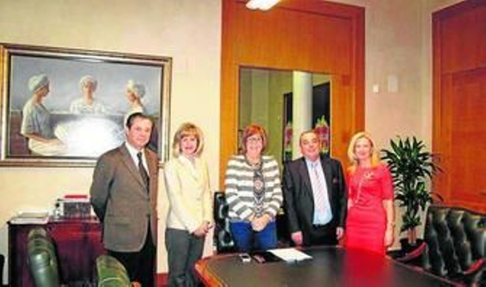 Un momento del acuerdo firmado ayer.