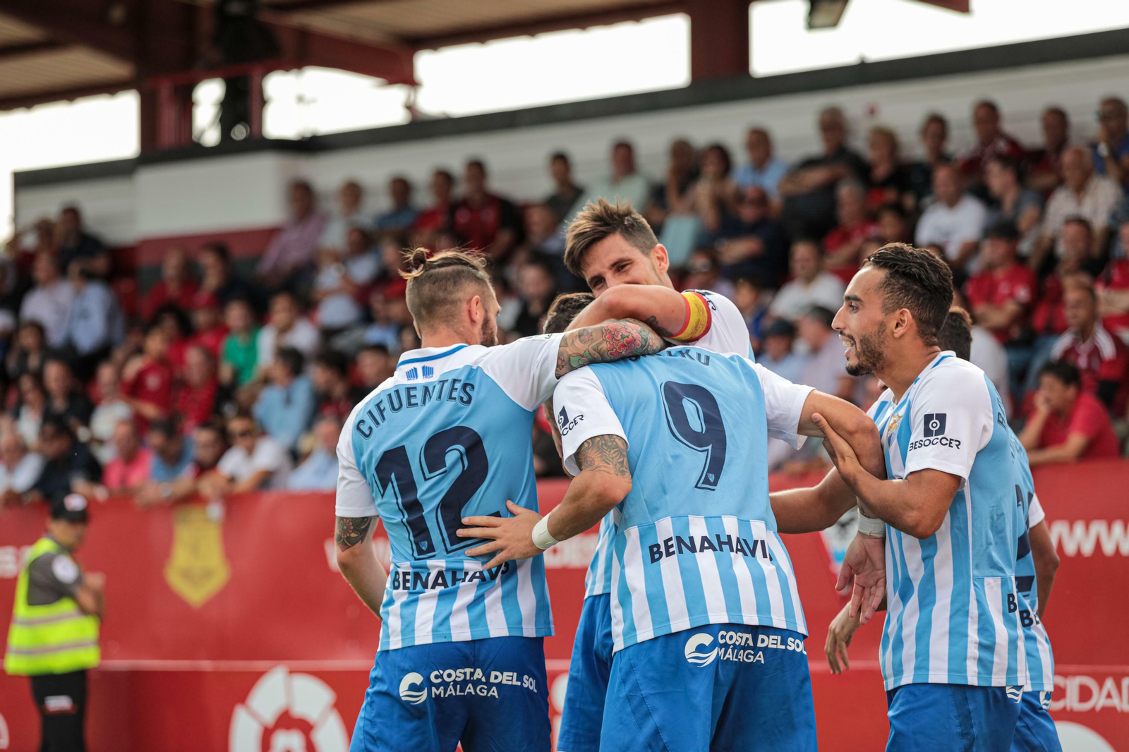 Los jugadores celebran el gol de Sadiku ante el Mirandés. Los jugadores celebran el gol de Sadiku ante el Mirandés.