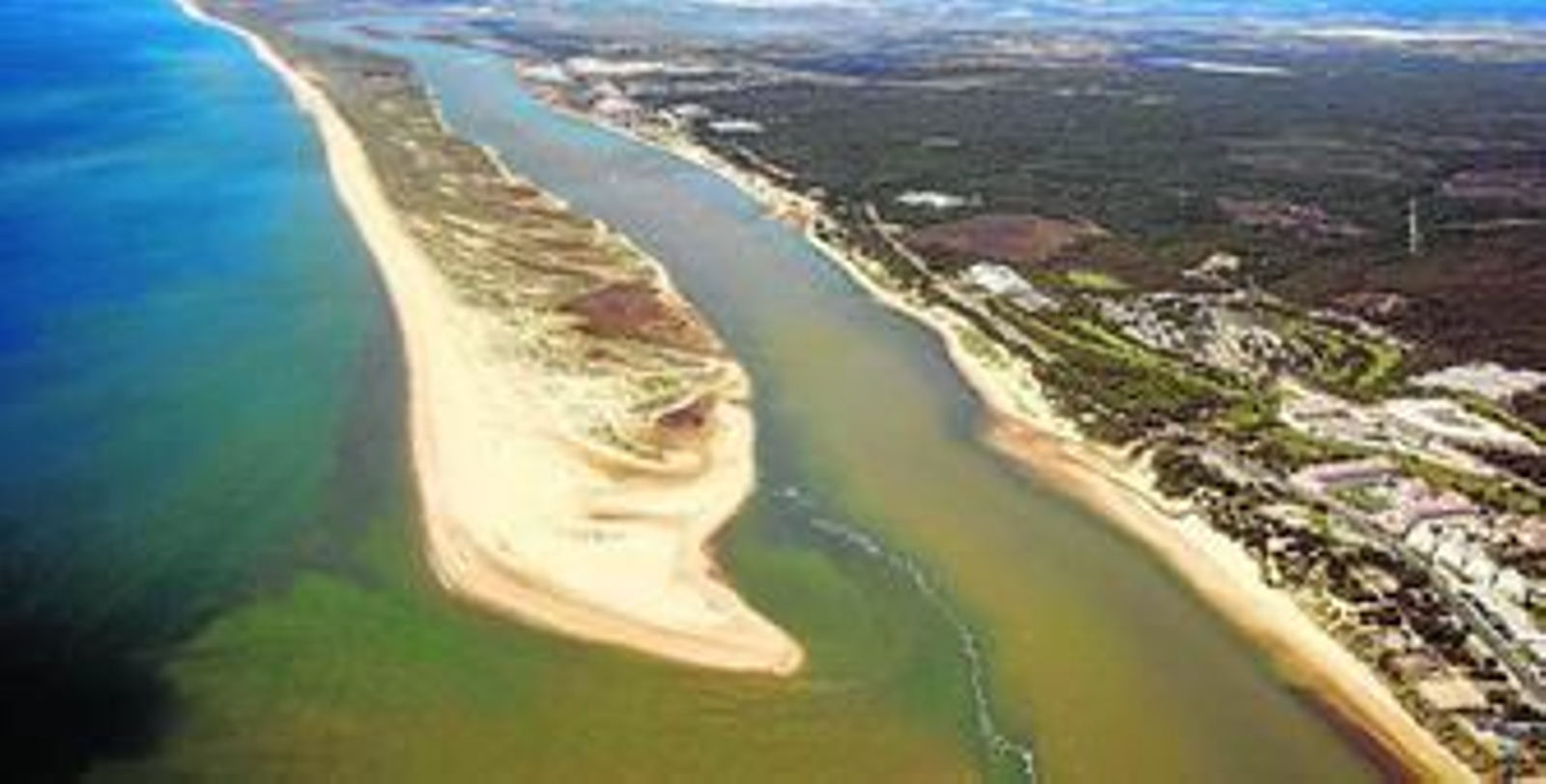 Buscando el amparo de la barrada del Rompido acabó naufragando el barco, al no haberse controlado bien las arenas de la barra.
