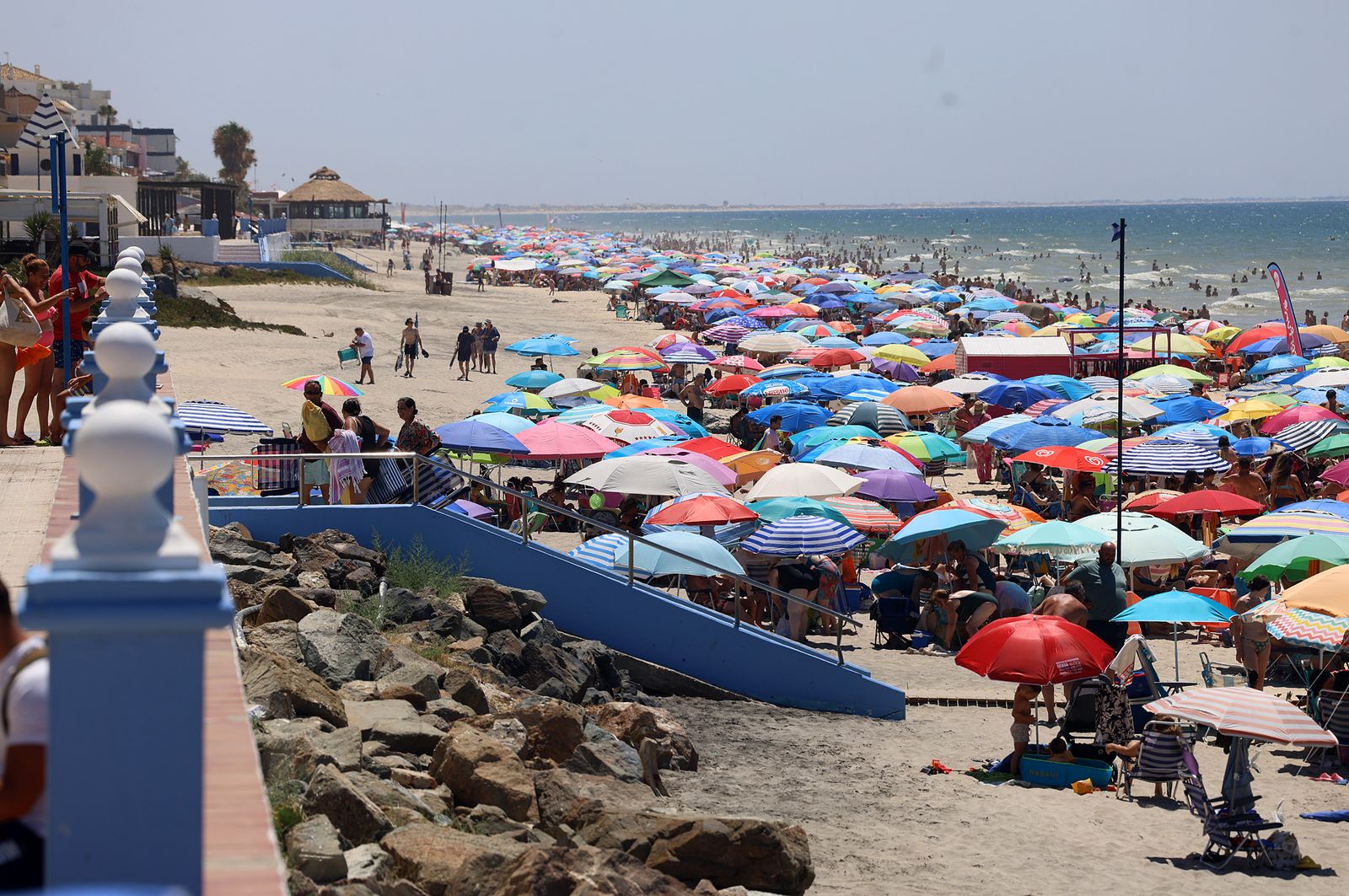 Imágenes de una mañana de calor y playa en Matalascañas
