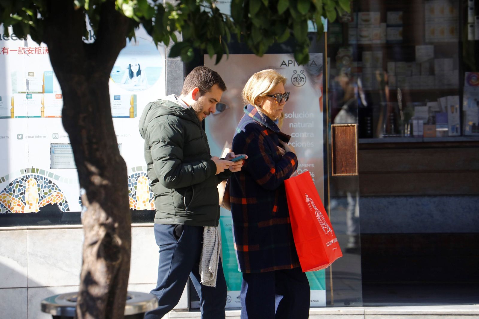 Los cordobeses se lanzan a por las rebajas de invierno, en imágenes