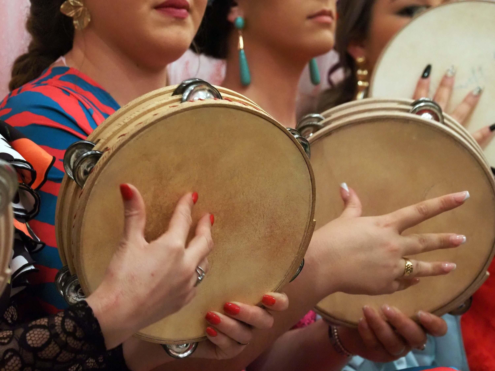 La localidad de Alosno vive con intensidad su festividad de las Cruces de Mayo.