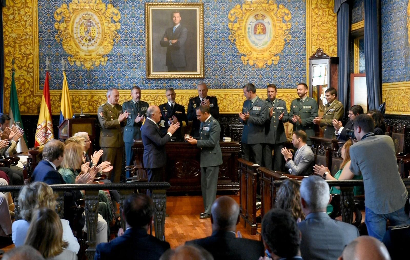 El acto de despedida a Francisco Almansa en el salón de plenos.