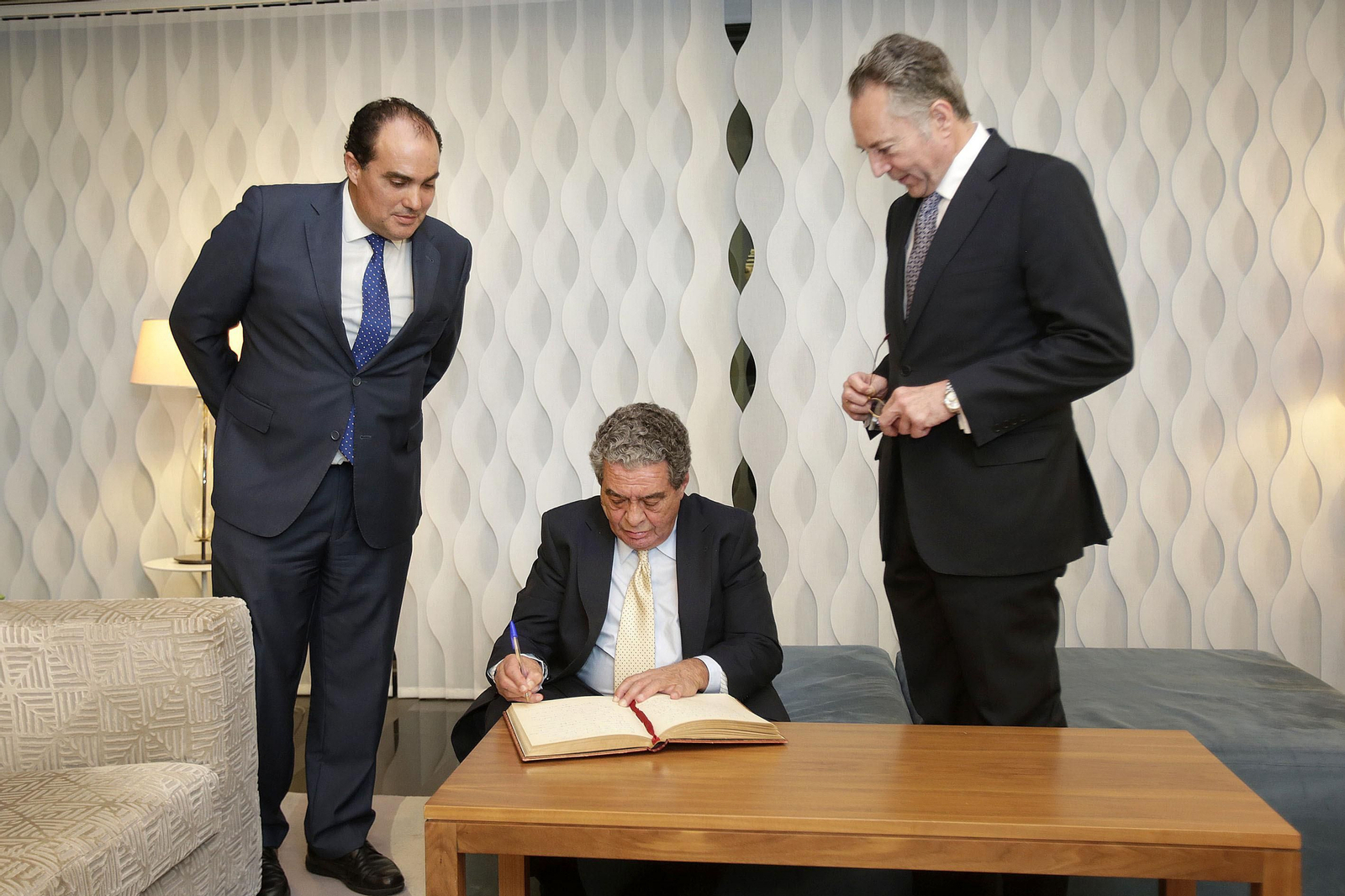 Entrega del premio Federico Joly a Augusto Delkáder