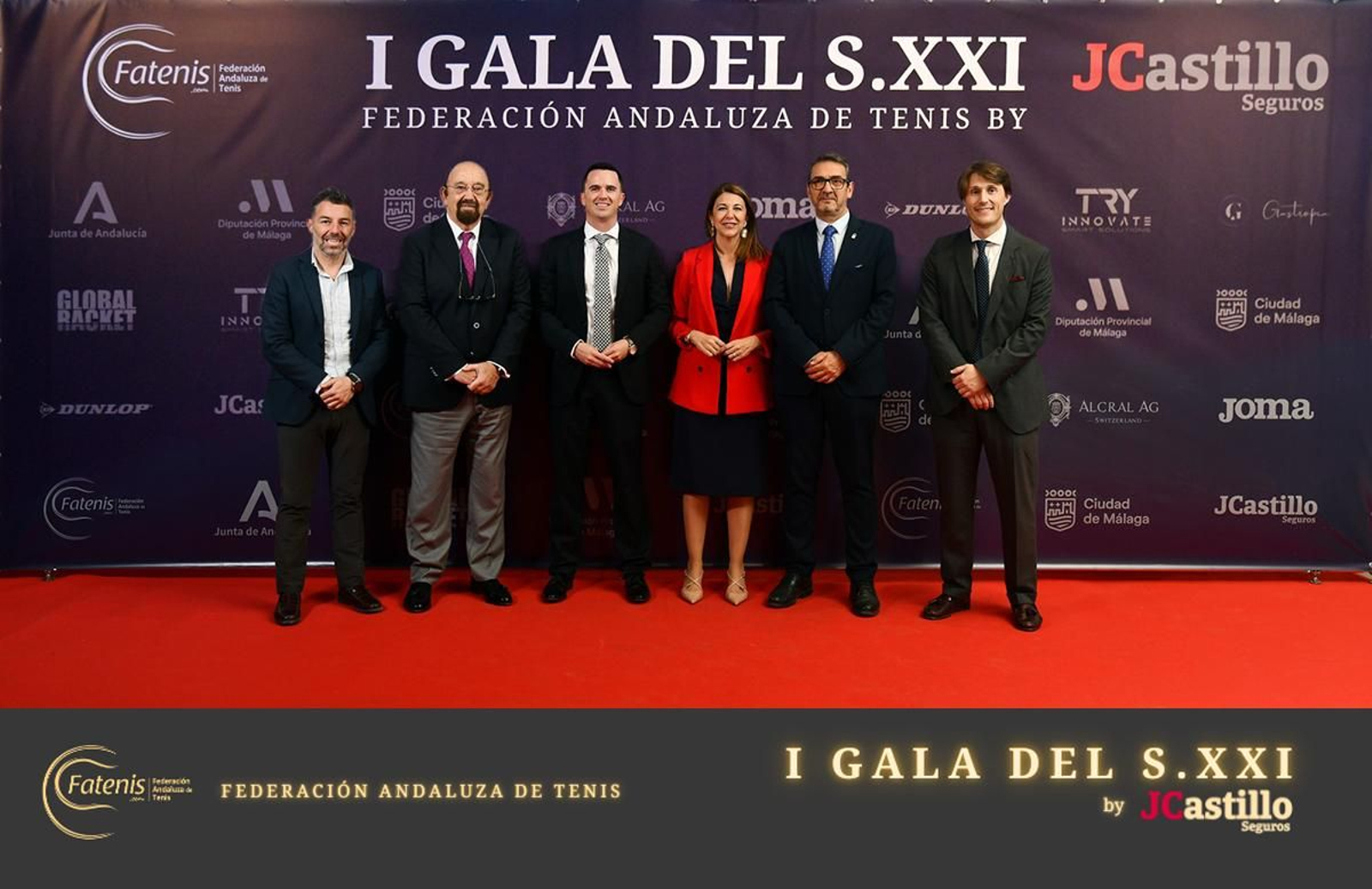 Un grupo de asistentes a la gala de la Federación Andaluza de Tenis posa en el photocall.